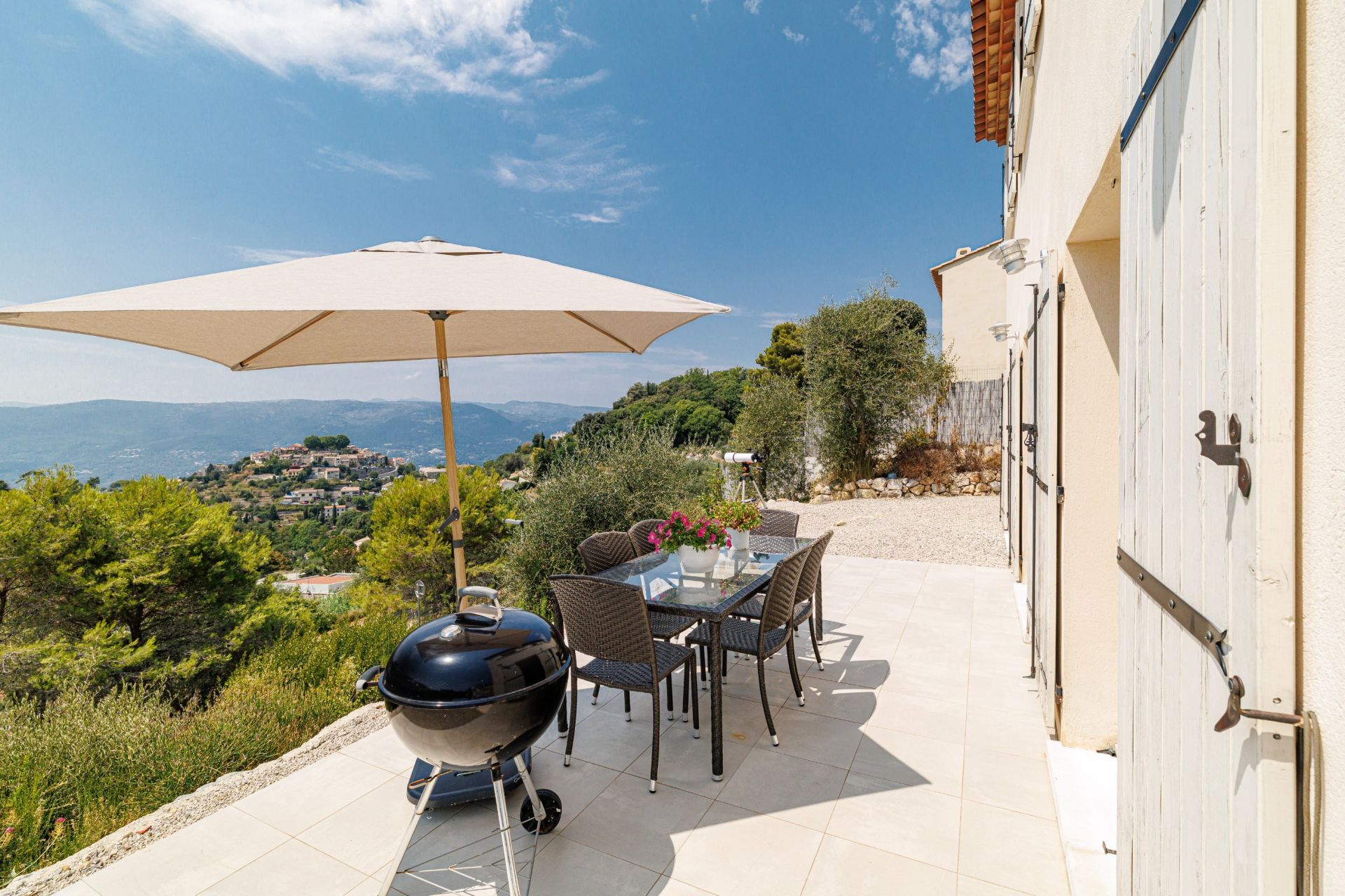 villa 4 Rooms for sale on ASPREMONT (06790)