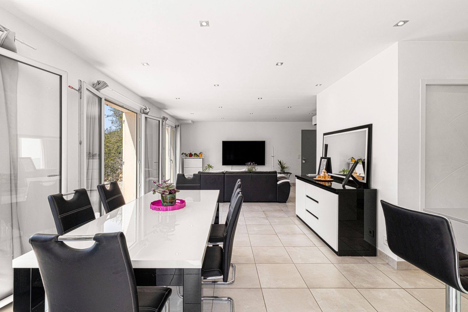 villa 4 Rooms for sale on ASPREMONT (06790)