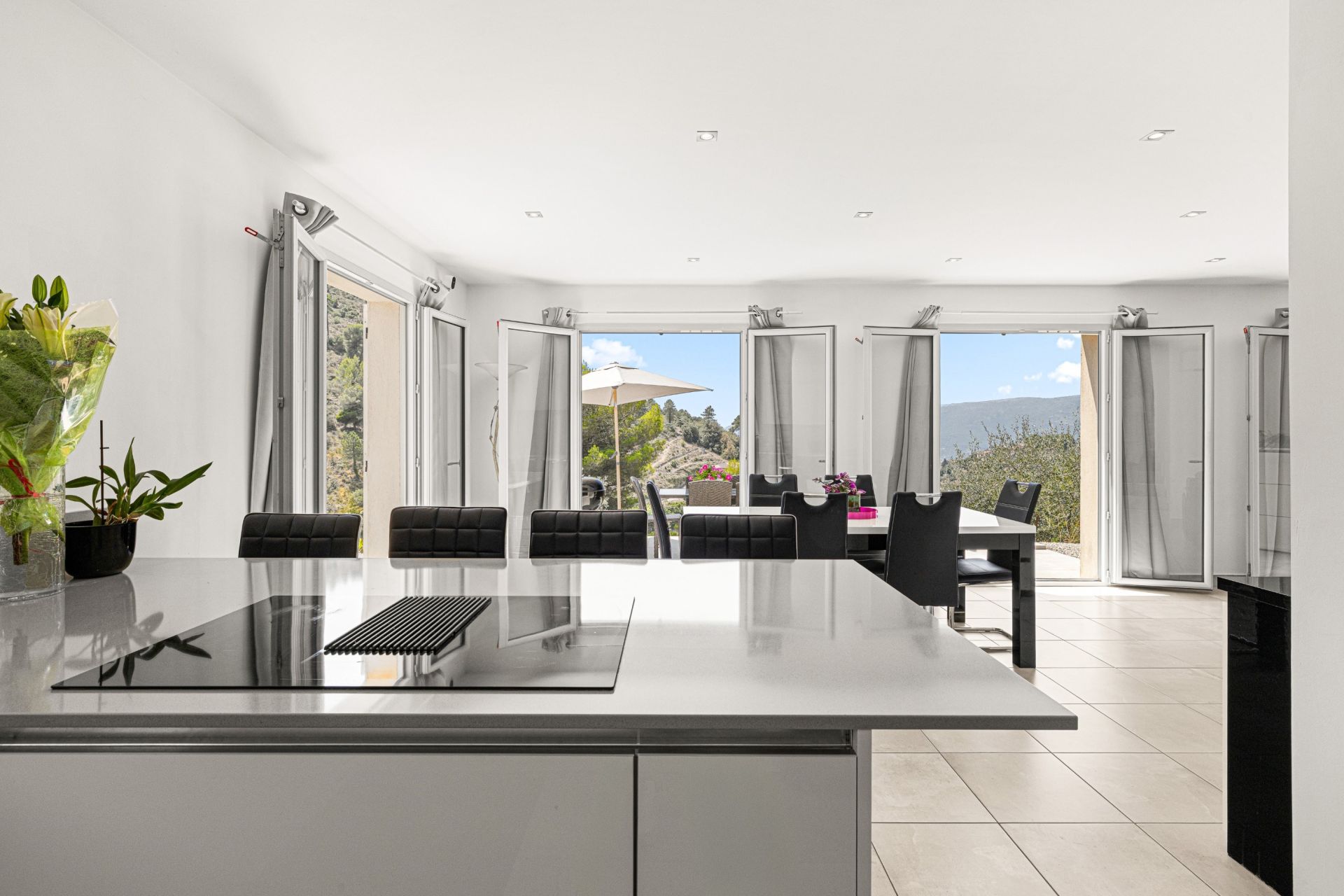 villa 4 Rooms for sale on ASPREMONT (06790)