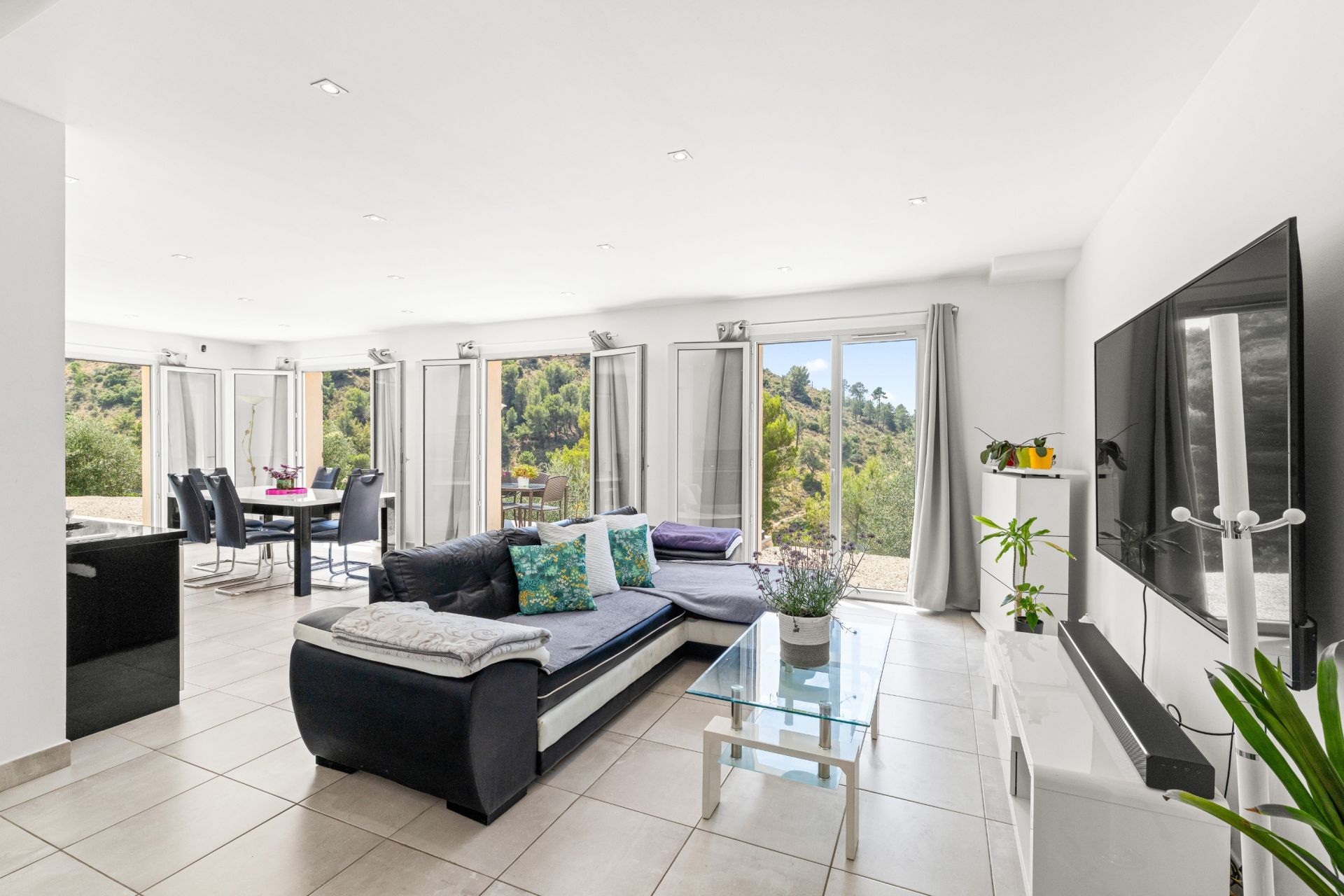 villa 4 Rooms for sale on ASPREMONT (06790)