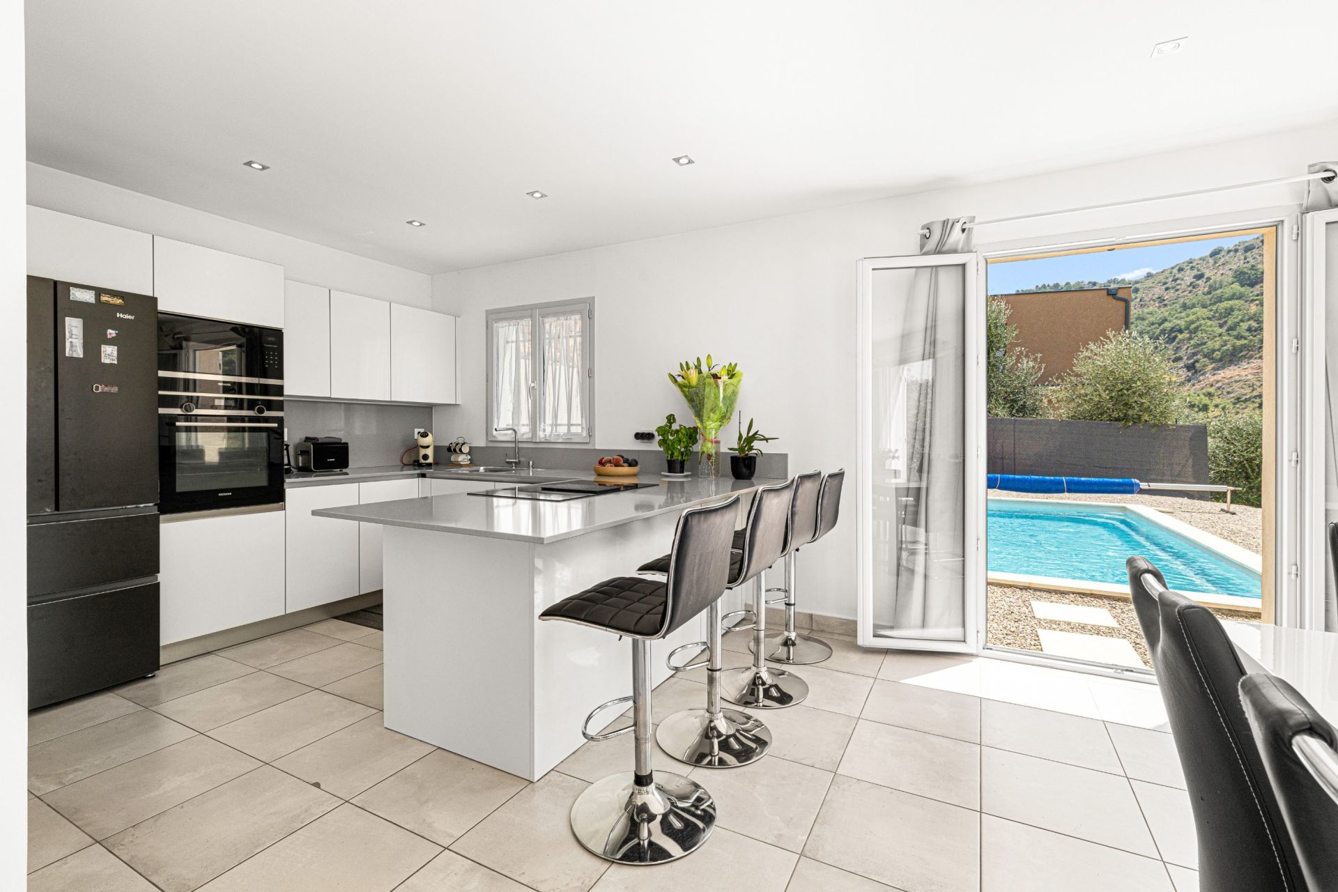 villa 4 Rooms for sale on ASPREMONT (06790)