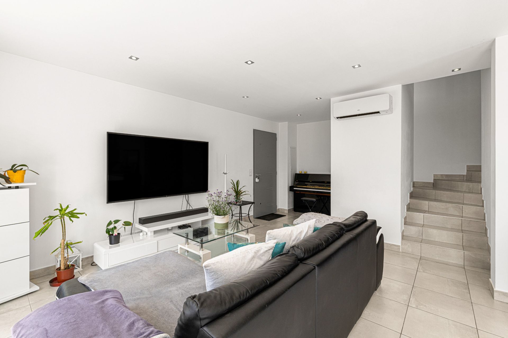 villa 4 Rooms for sale on ASPREMONT (06790)