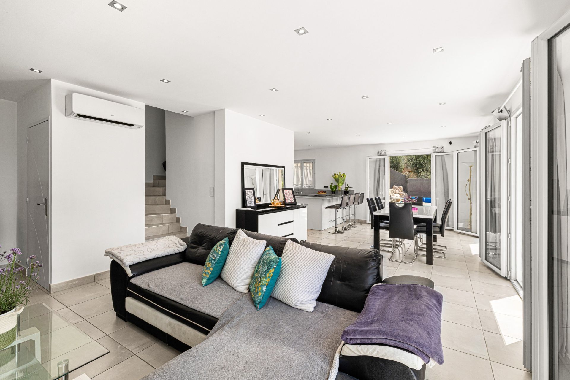 villa 4 Rooms for sale on ASPREMONT (06790)