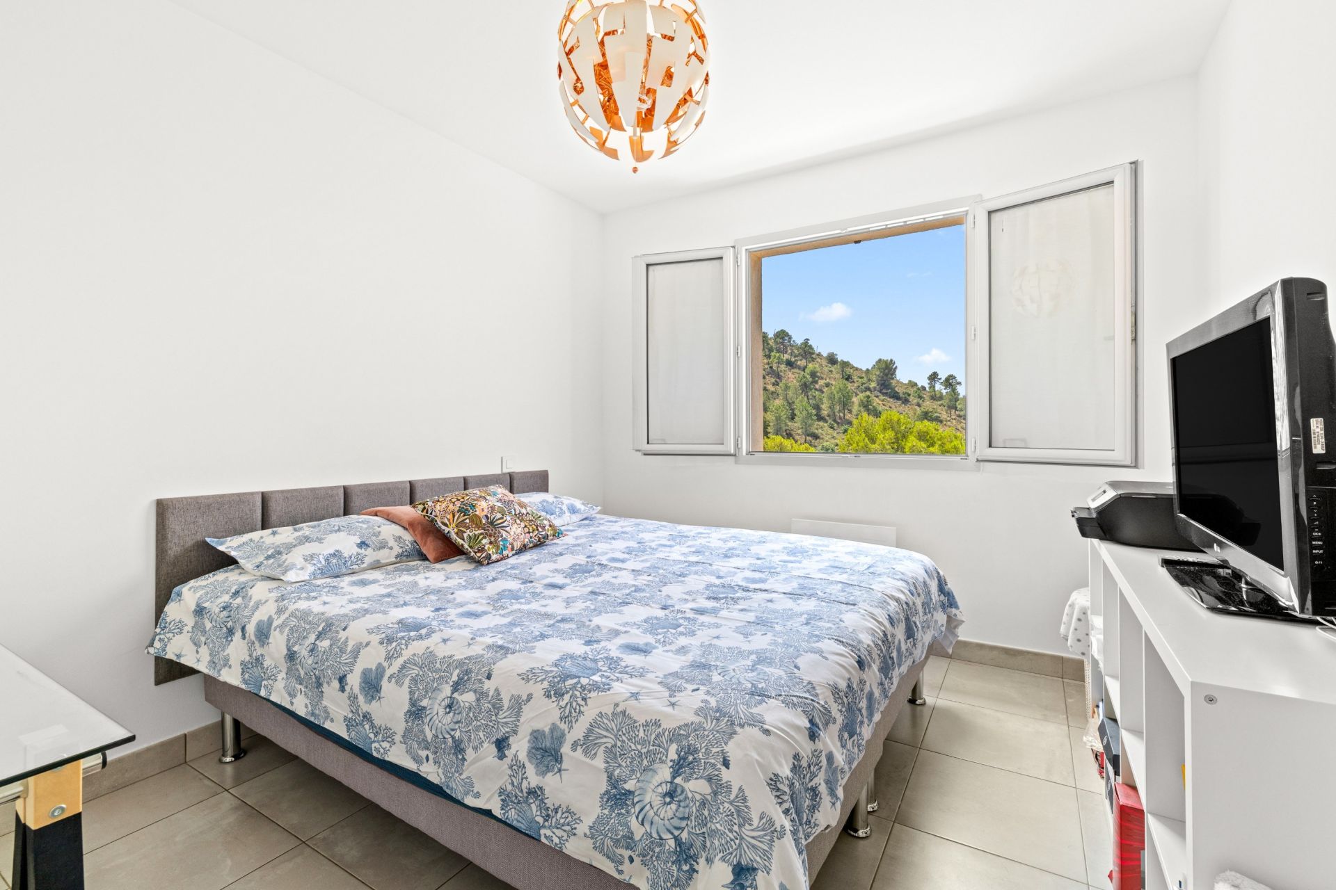 villa 4 Rooms for sale on ASPREMONT (06790)