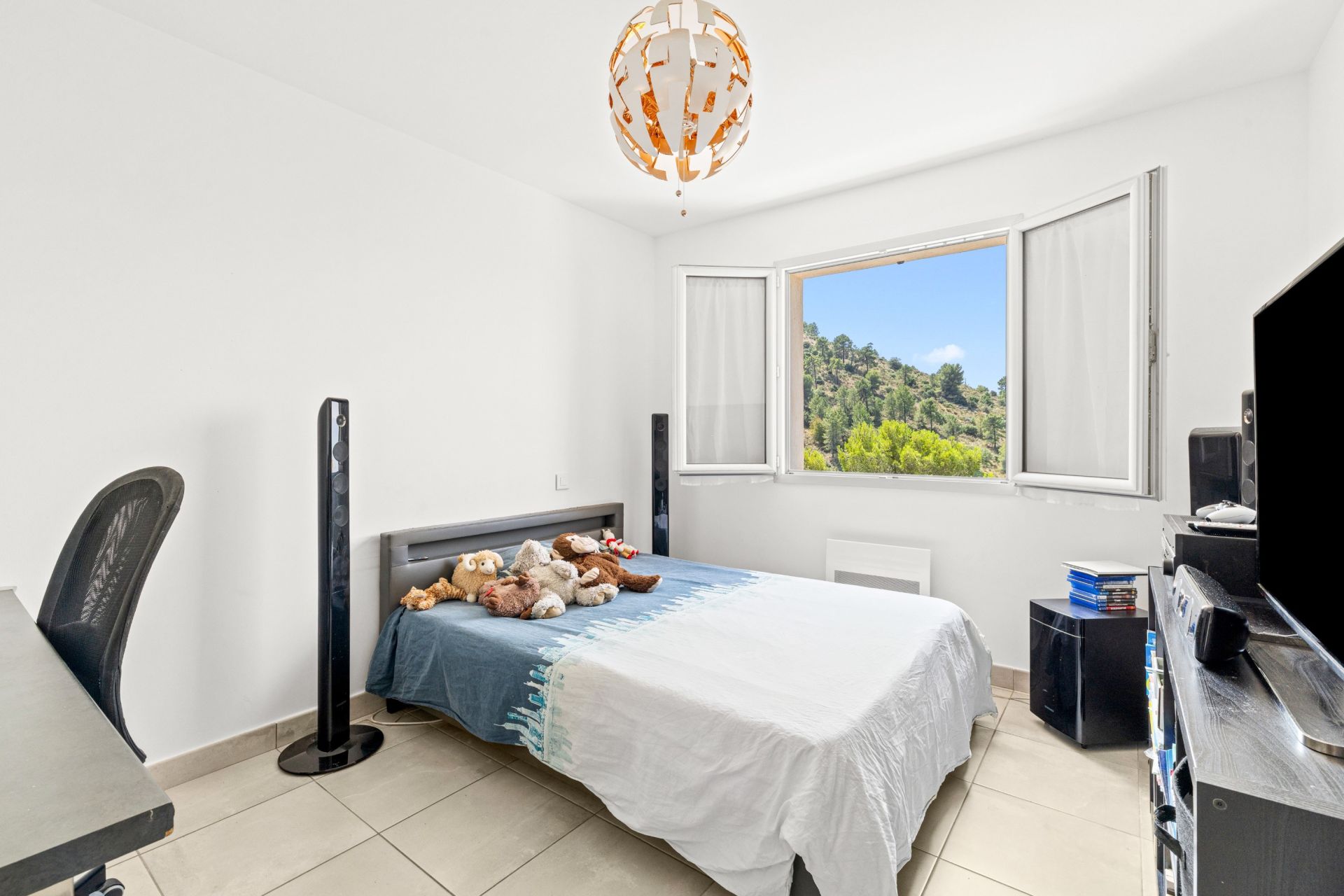 villa 4 Rooms for sale on ASPREMONT (06790)