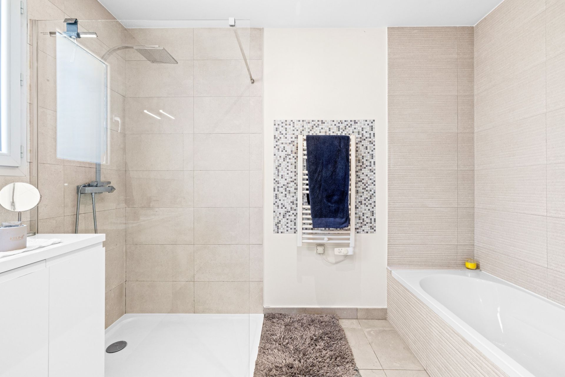villa 4 Rooms for sale on ASPREMONT (06790)