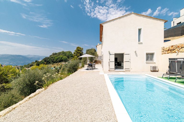villa 4 Rooms for sale on ASPREMONT (06790)