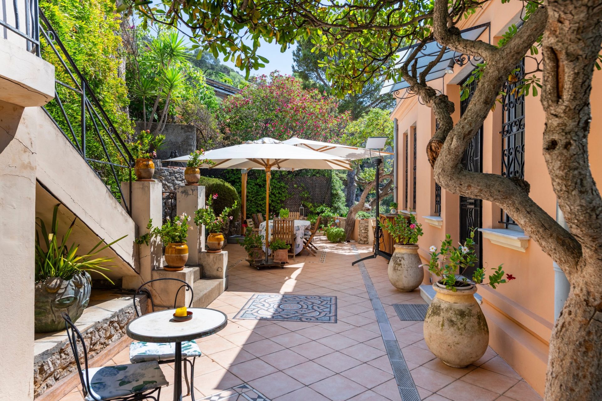 villa 6 Rooms for sale on NICE (06000)