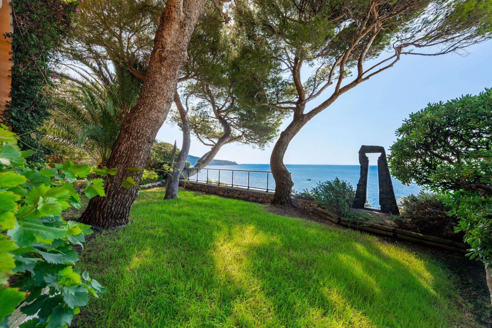 villa 6 Rooms for sale on NICE (06000)