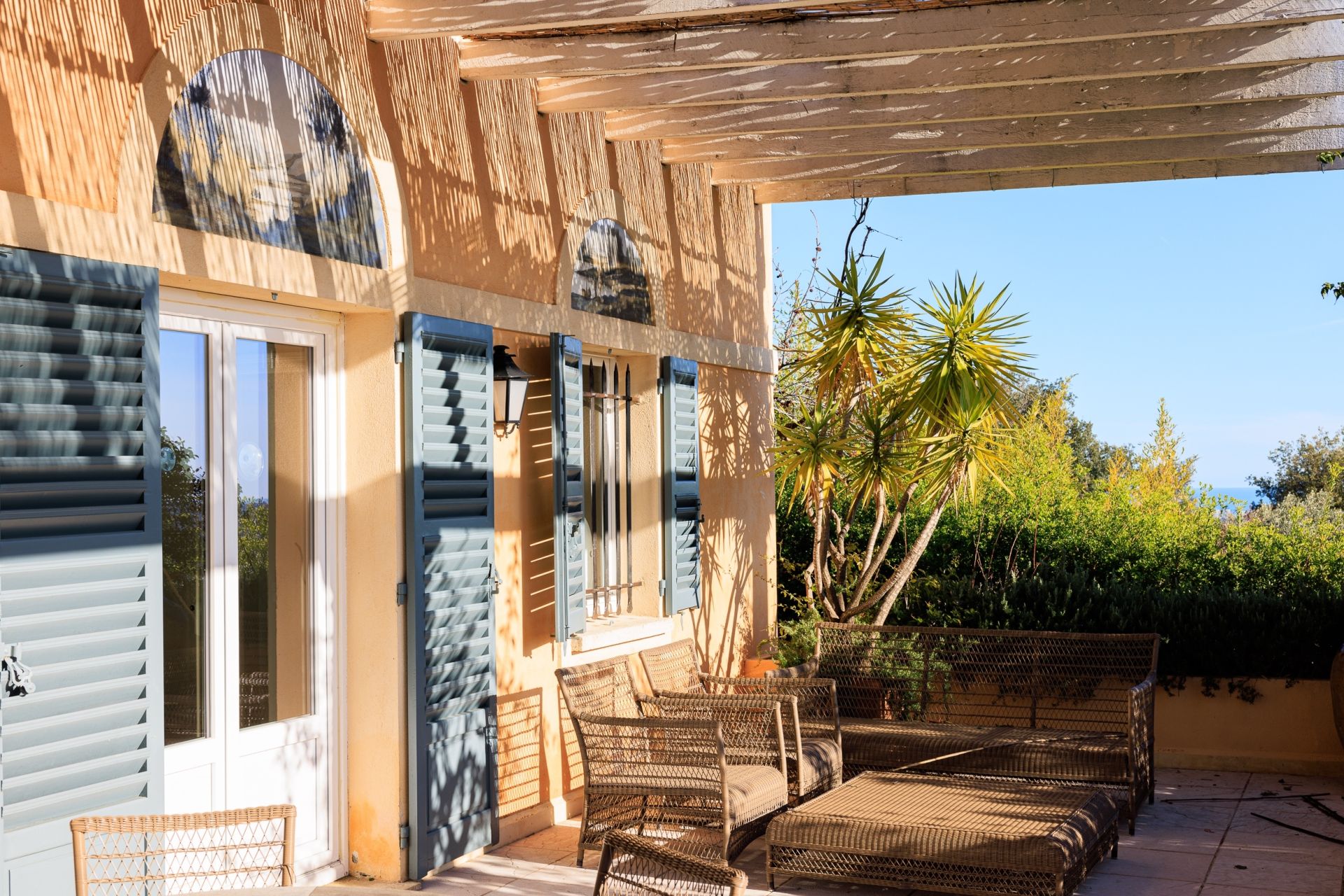 maison provençale 11 Pièces en vente sur LA COLLE SUR LOUP (06480)