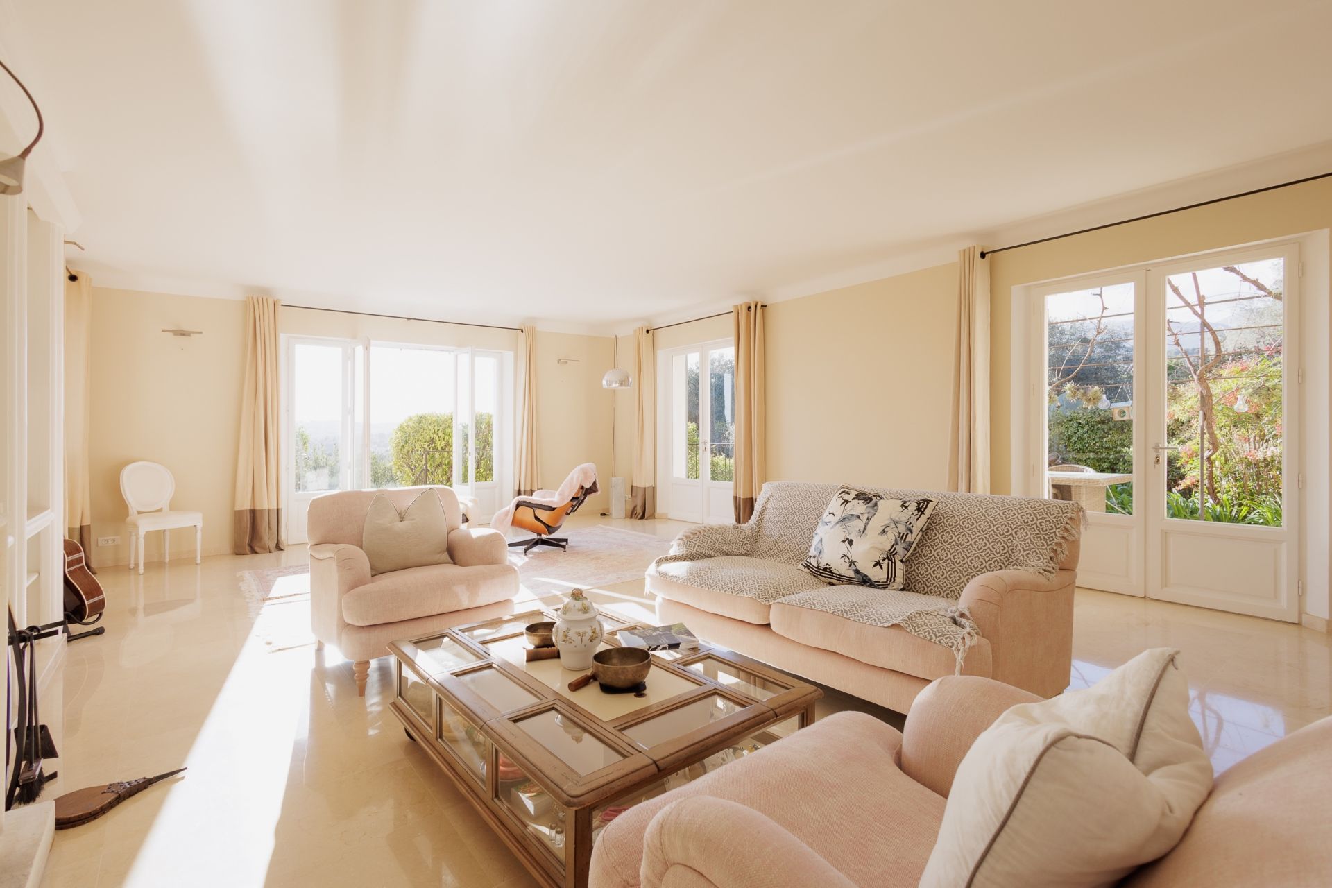 maison provençale 11 Pièces en vente sur LA COLLE SUR LOUP (06480)
