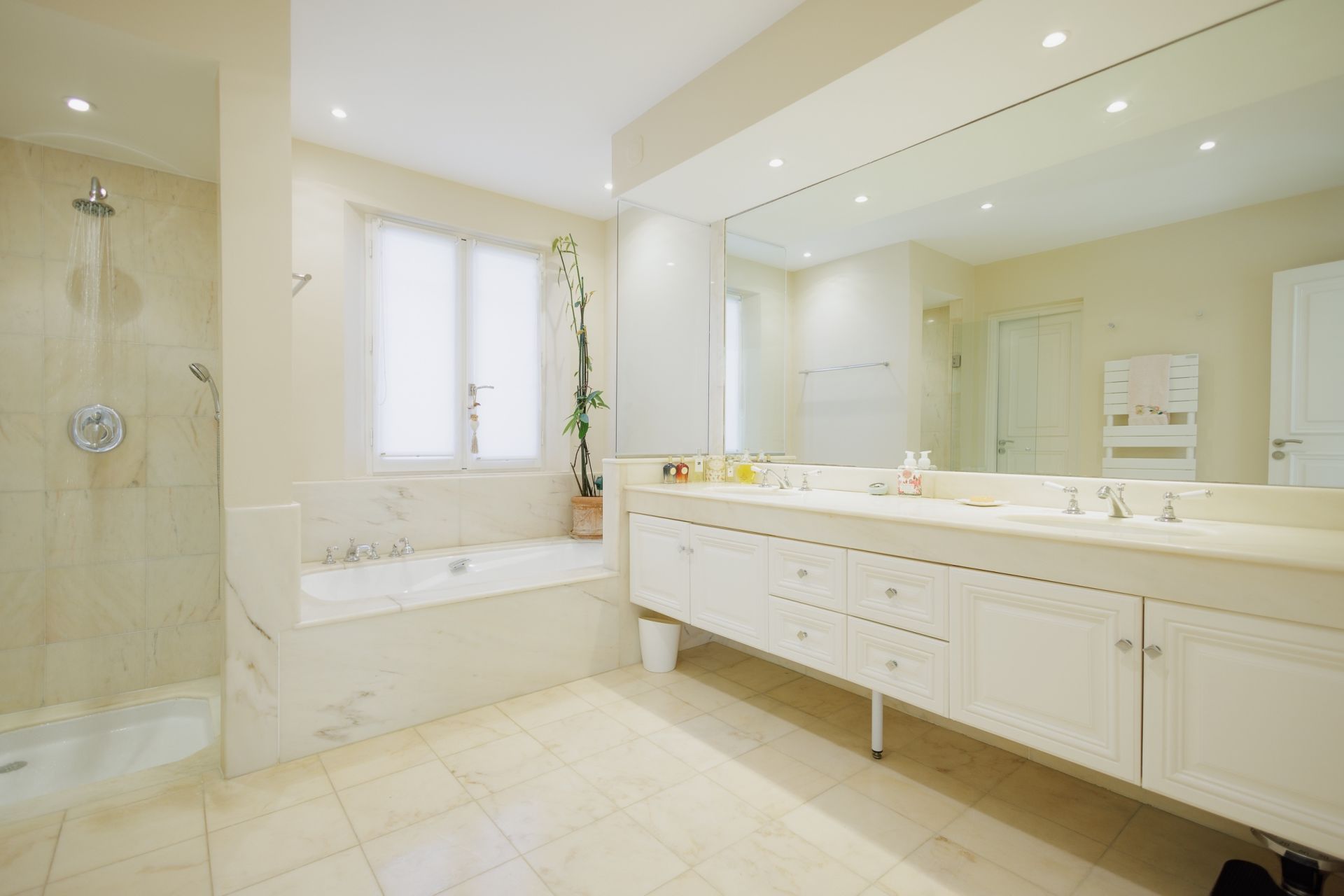 maison provençale 11 Pièces en vente sur LA COLLE SUR LOUP (06480)