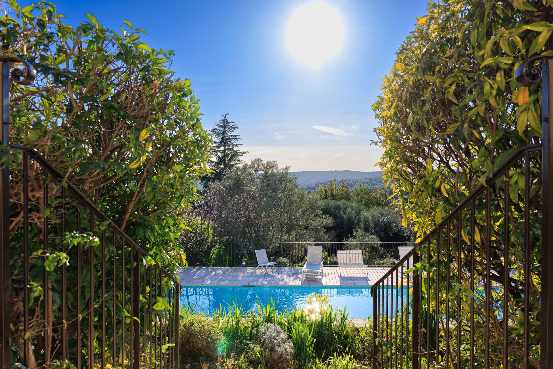maison provençale 11 Pièces en vente sur LA COLLE SUR LOUP (06480)
