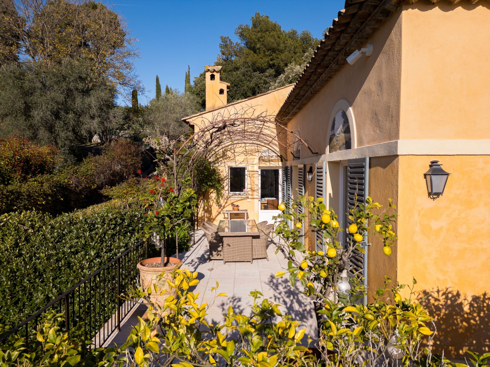 maison provençale 11 Pièces en vente sur LA COLLE SUR LOUP (06480)