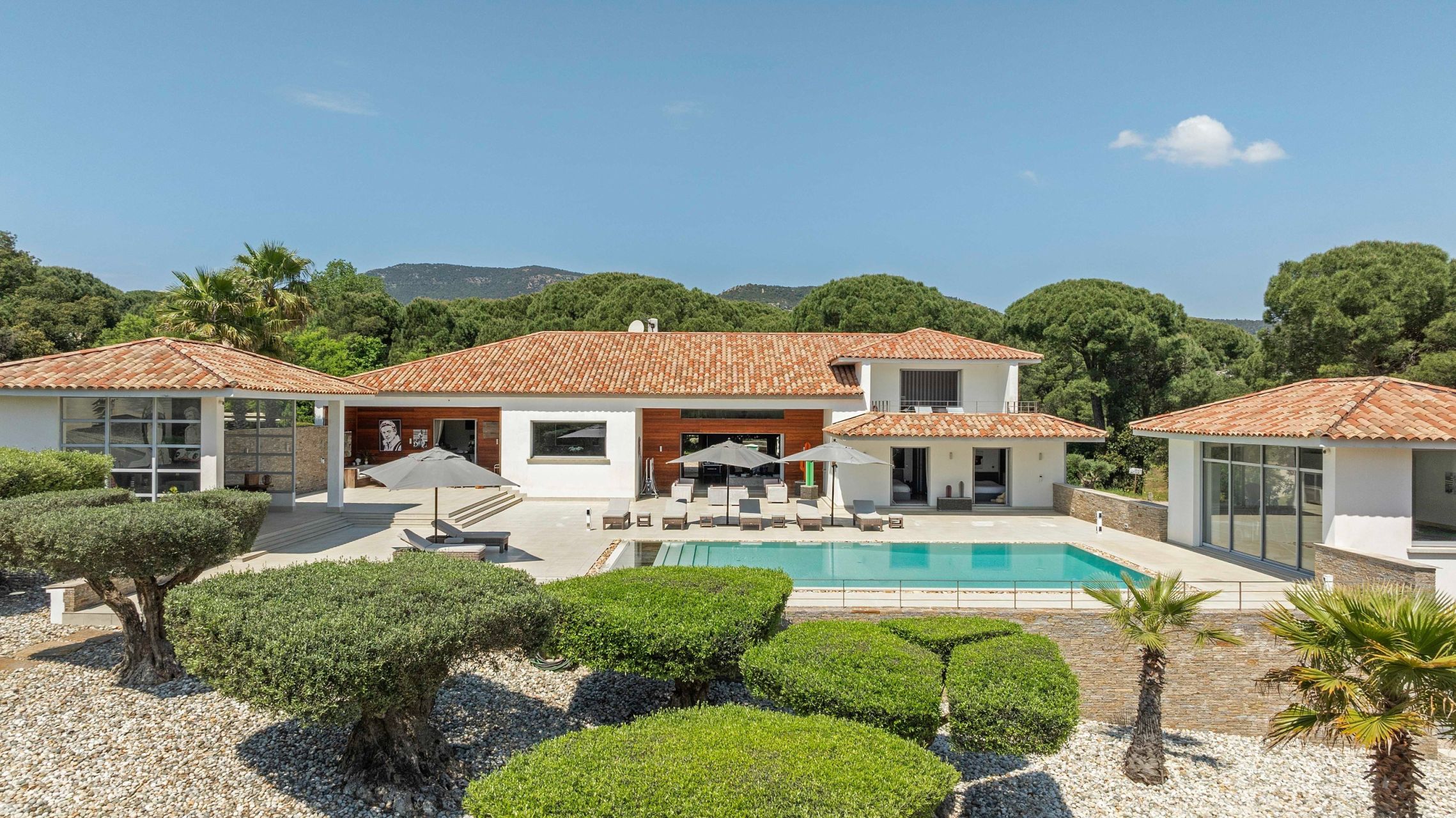 villa 12 Rooms for sale on LE PLAN DE LA TOUR (83120)