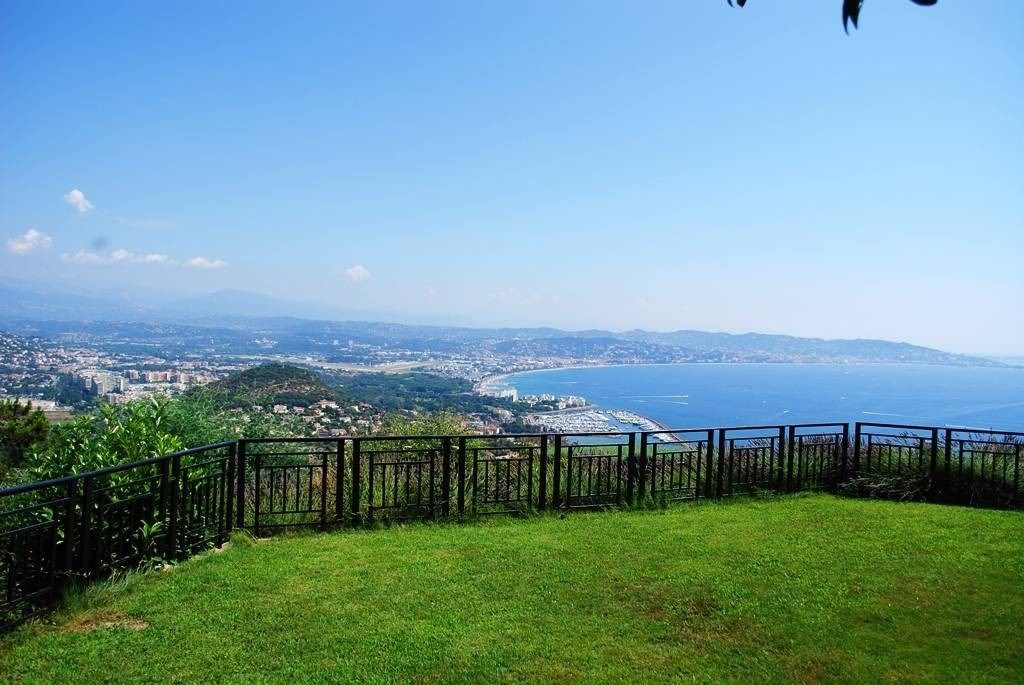 villa 8 Pièces en vente sur THEOULE SUR MER (06590)