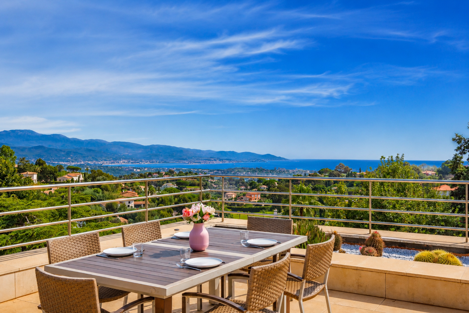 contemporary house 7 Rooms for sale on CANNES (06400)