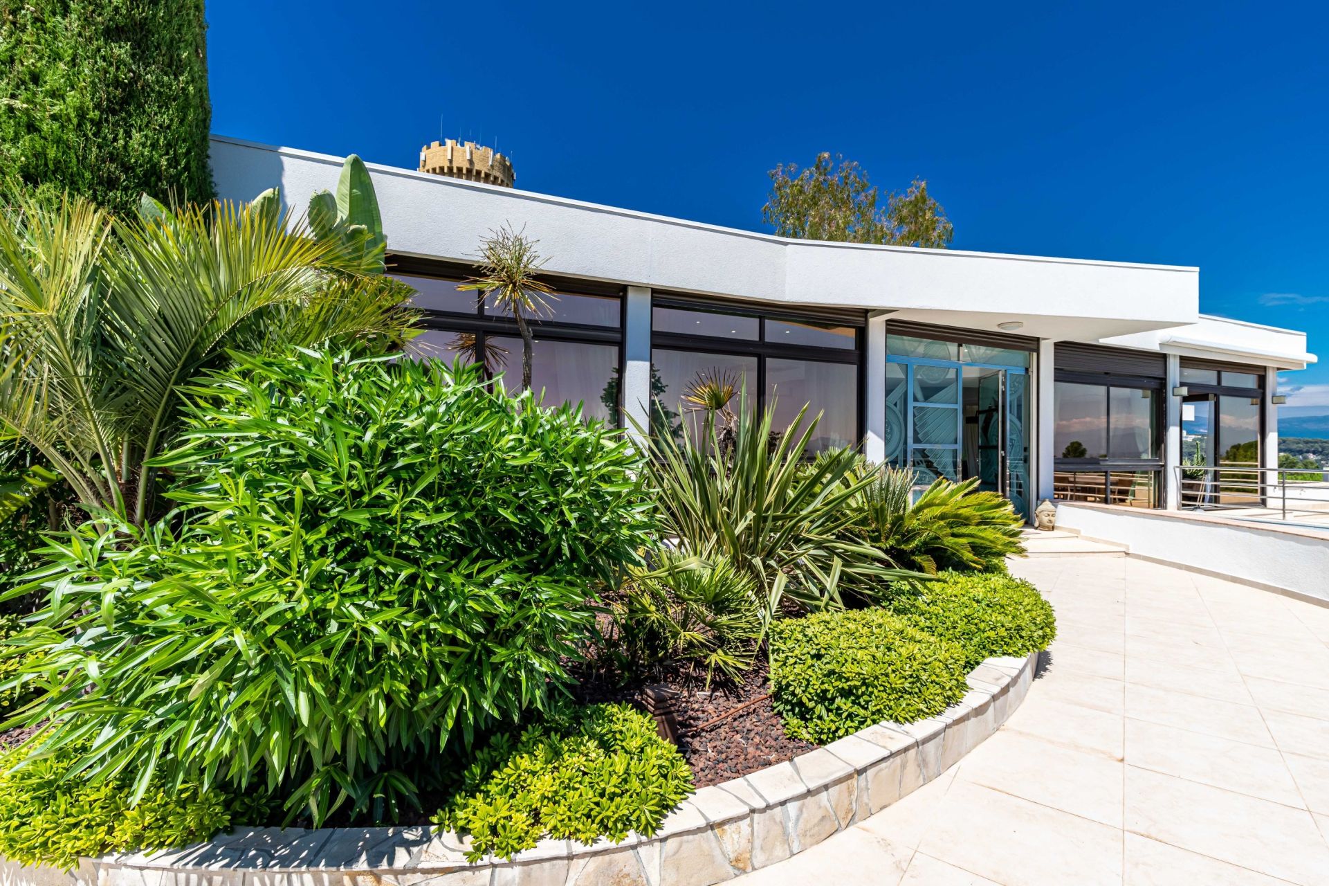 contemporary house 7 Rooms for sale on CANNES (06400)