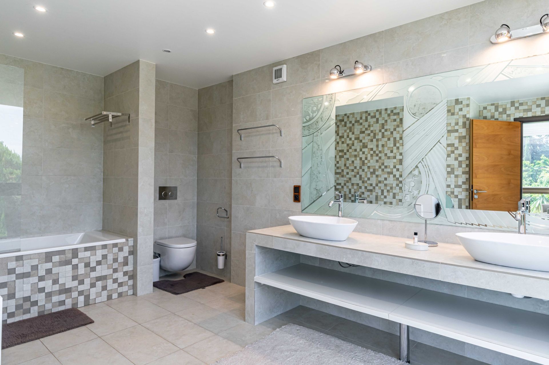 contemporary house 7 Rooms for sale on CANNES (06400)