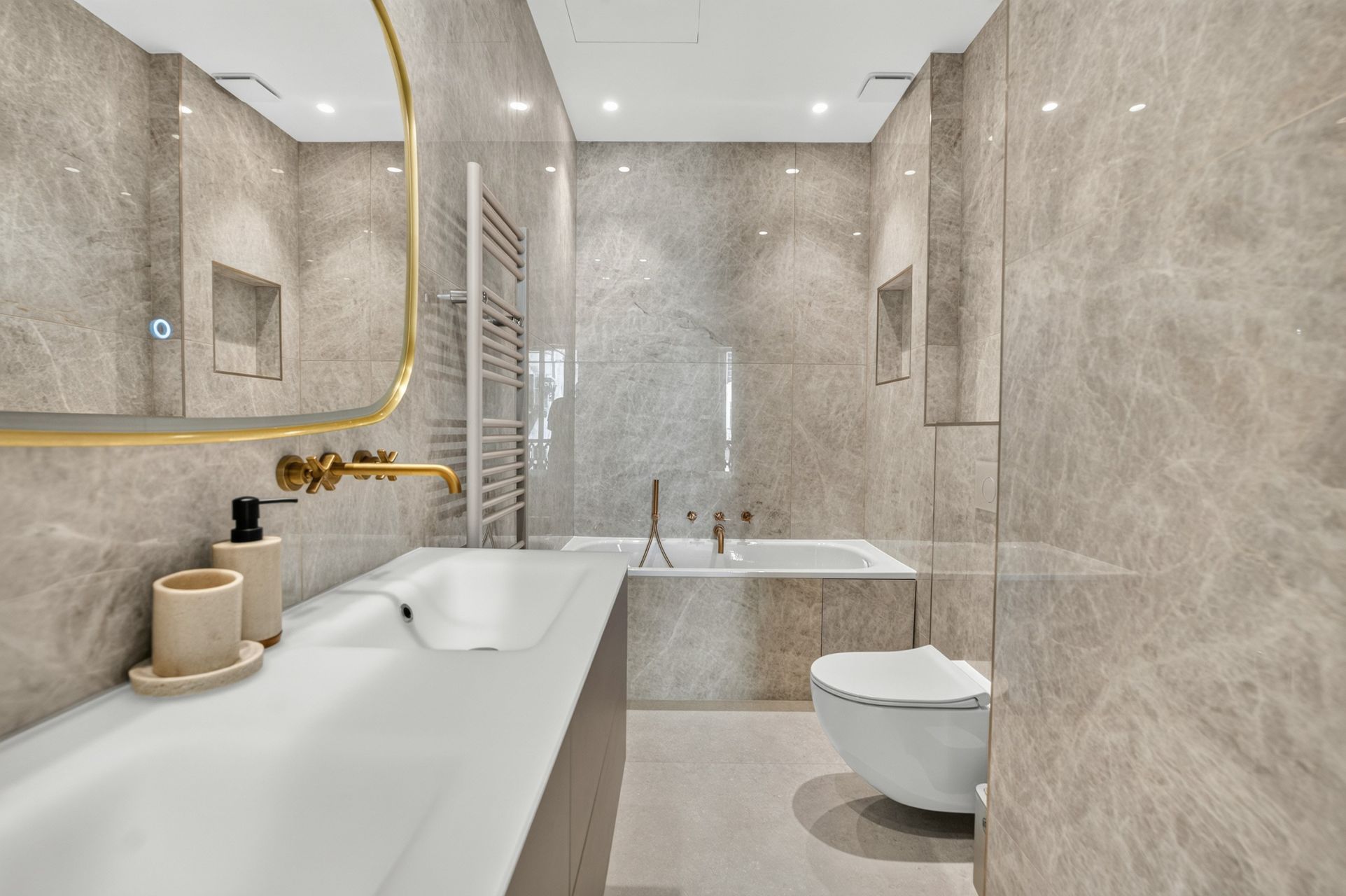 apartment 3 Rooms for sale on CANNES (06400)