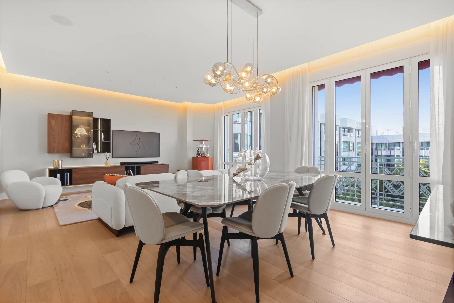 apartment 4 Rooms for sale on CANNES (06400)