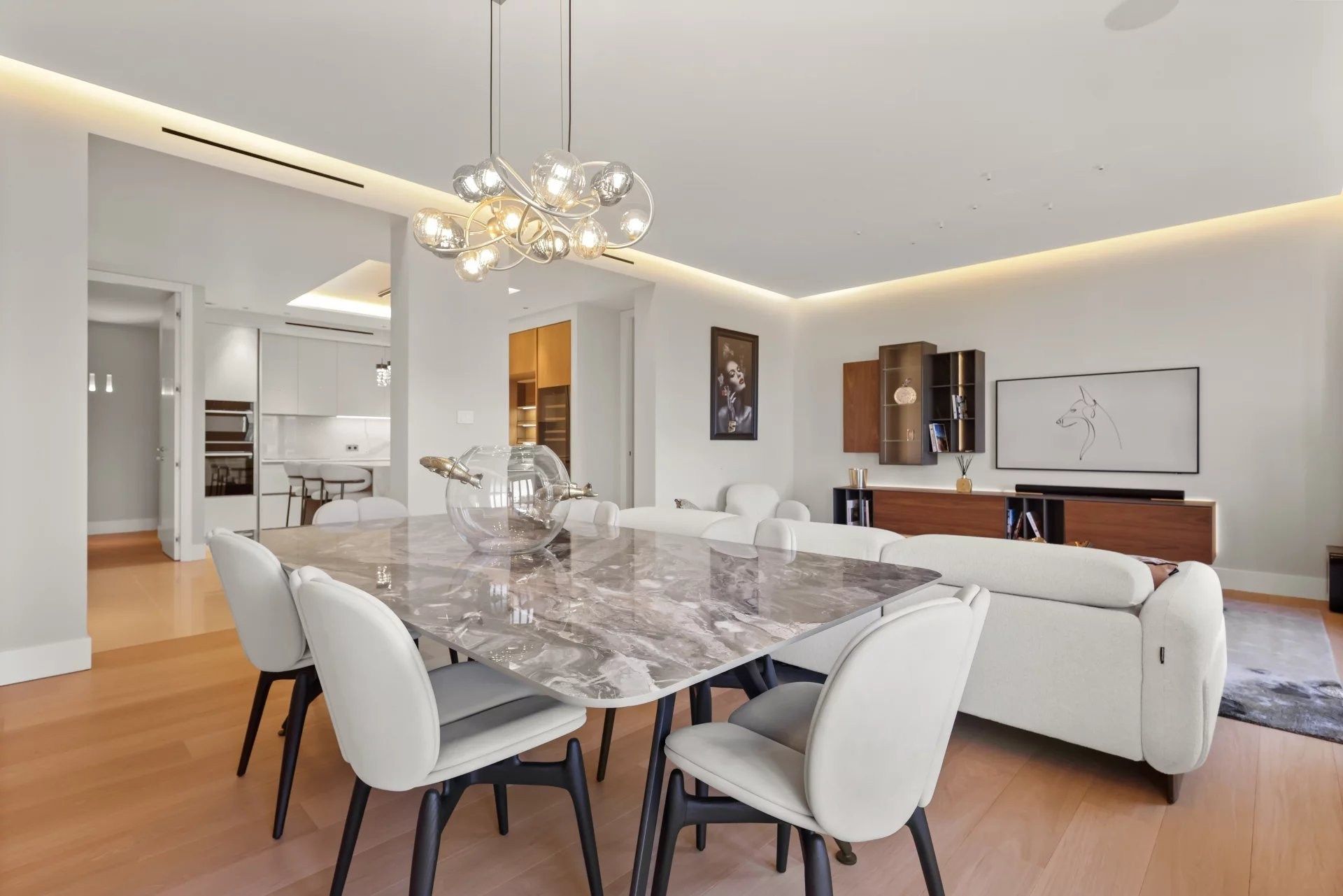 apartment 4 Rooms for sale on CANNES (06400)