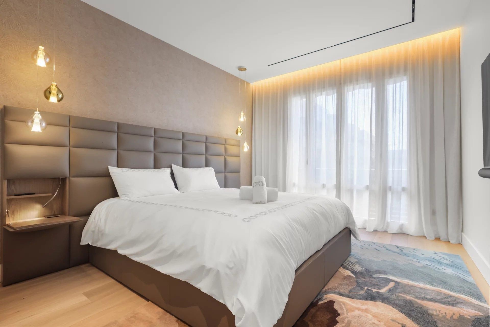 apartment 4 Rooms for sale on CANNES (06400)