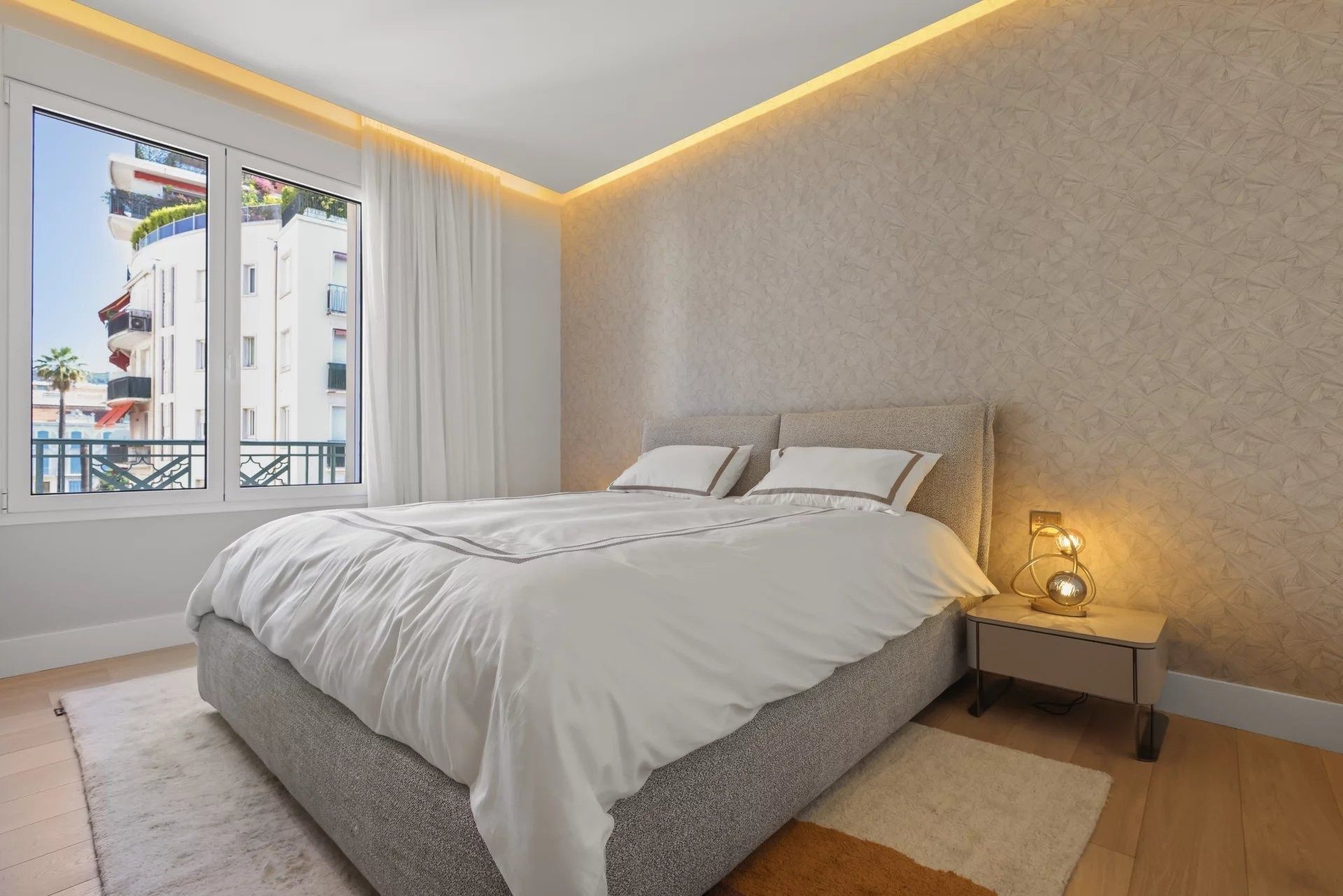 apartment 4 Rooms for sale on CANNES (06400)