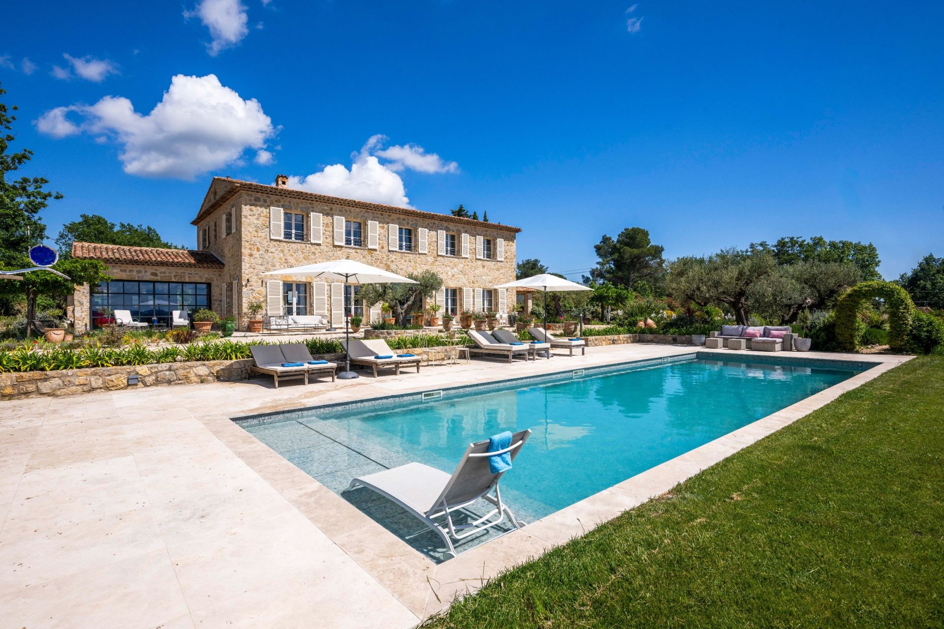 villa 8 Pièces en vente sur TOURRETTES (83440)
