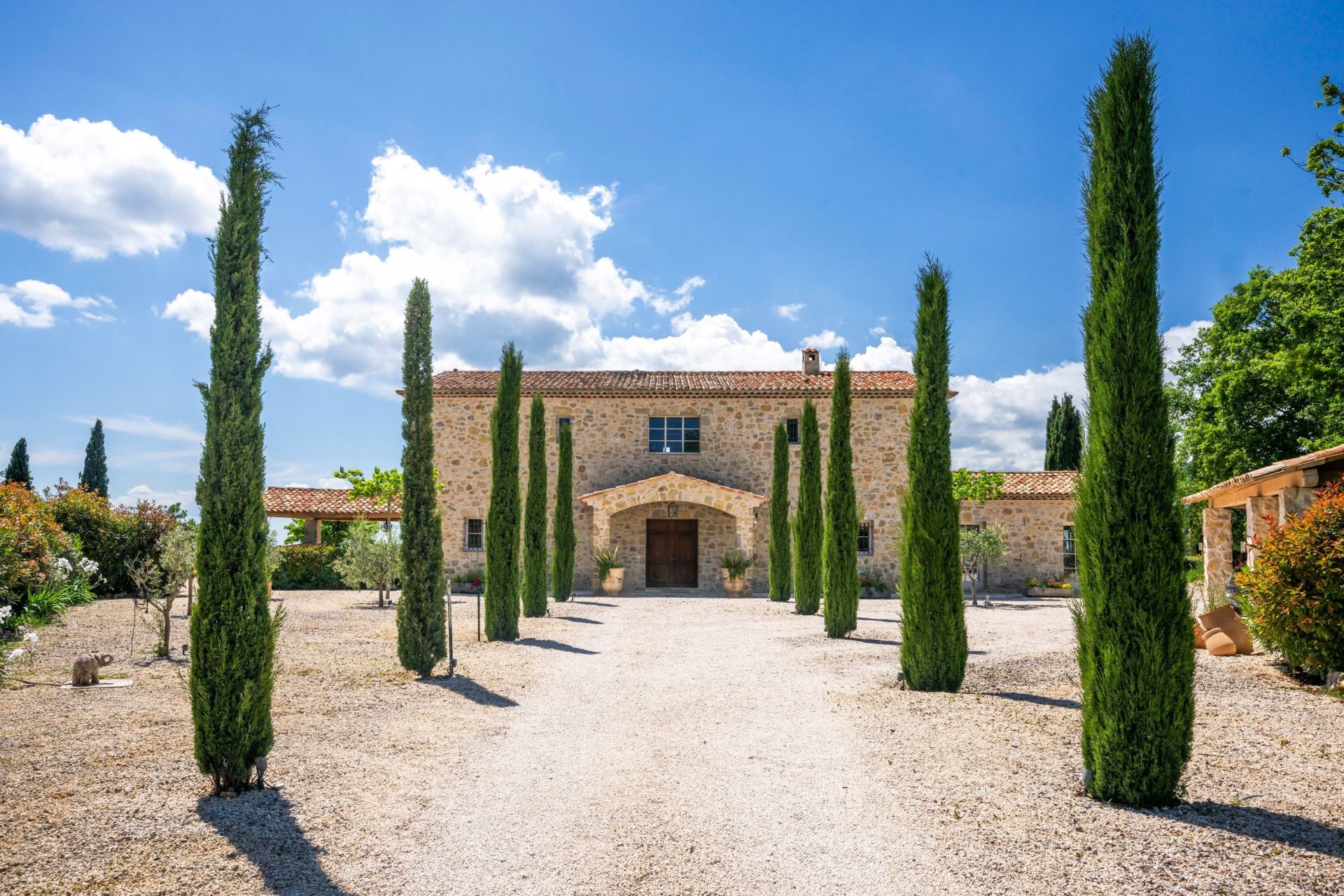 villa 8 Pièces en vente sur TOURRETTES (83440)
