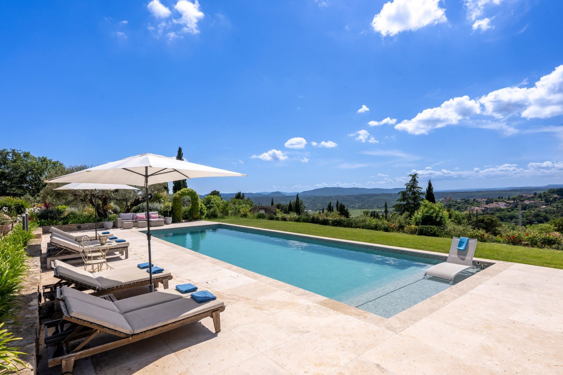 villa 8 Pièces en vente sur TOURRETTES (83440)