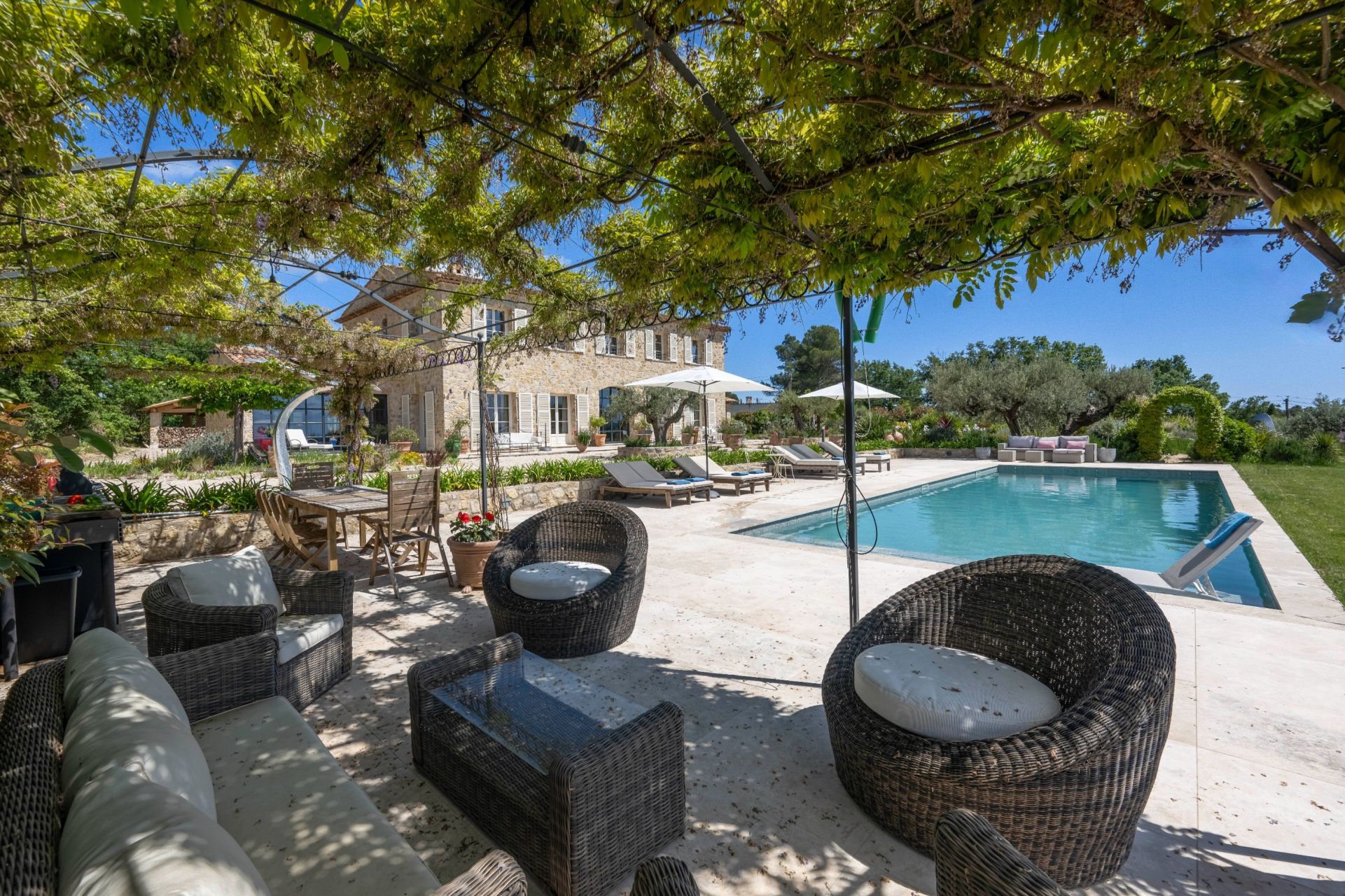 villa 8 Pièces en vente sur TOURRETTES (83440)