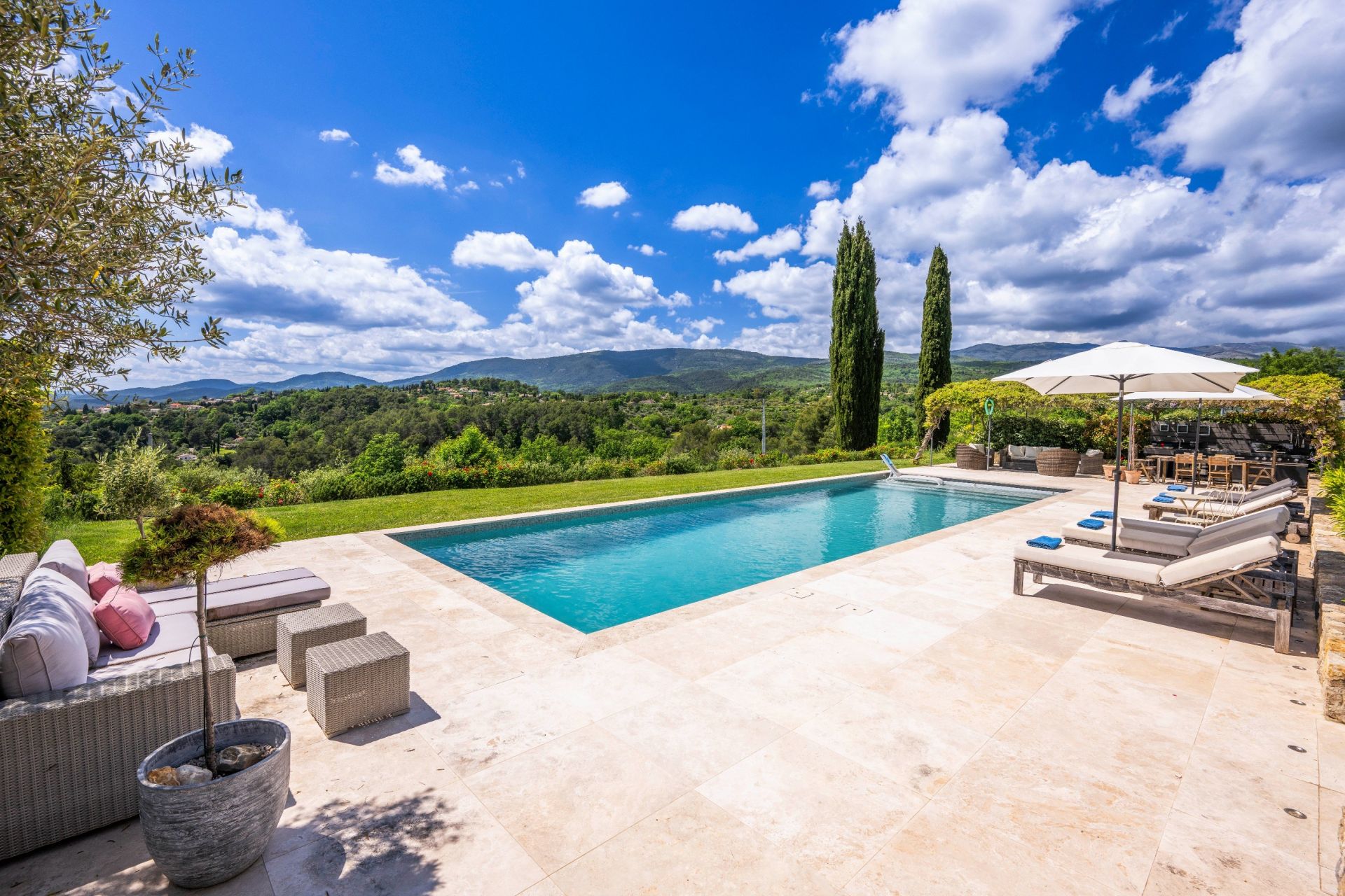 villa 8 Pièces en vente sur TOURRETTES (83440)
