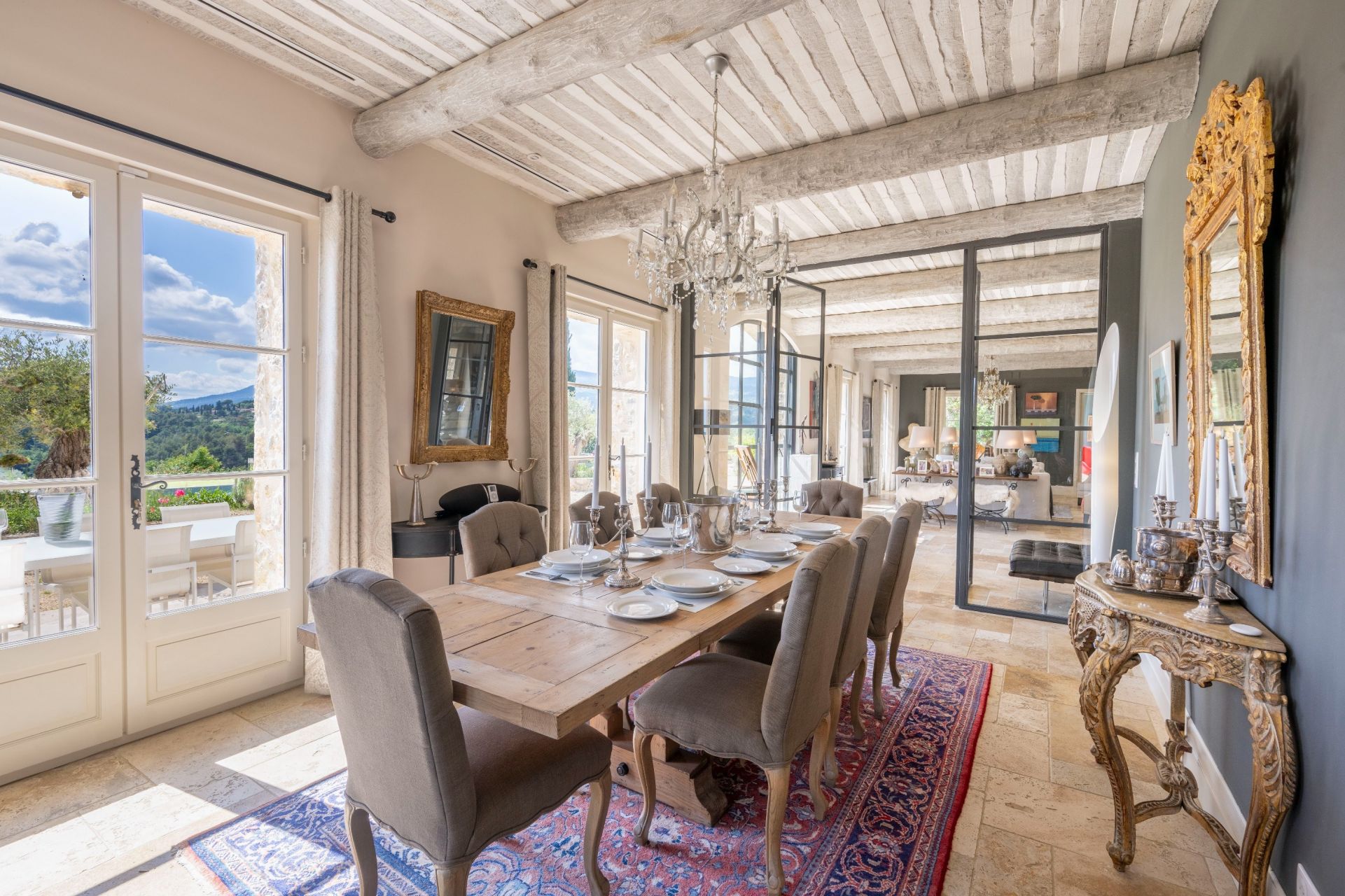 villa 8 Pièces en vente sur TOURRETTES (83440)