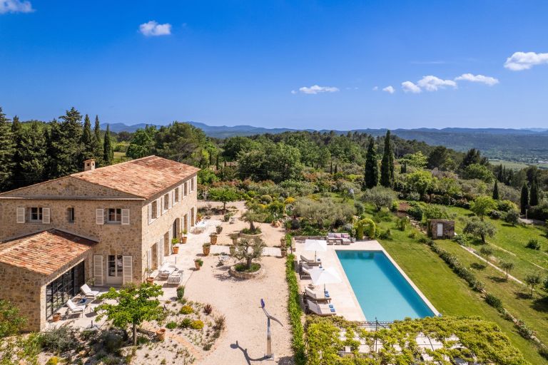 villa 8 Pièces en vente sur TOURRETTES (83440)