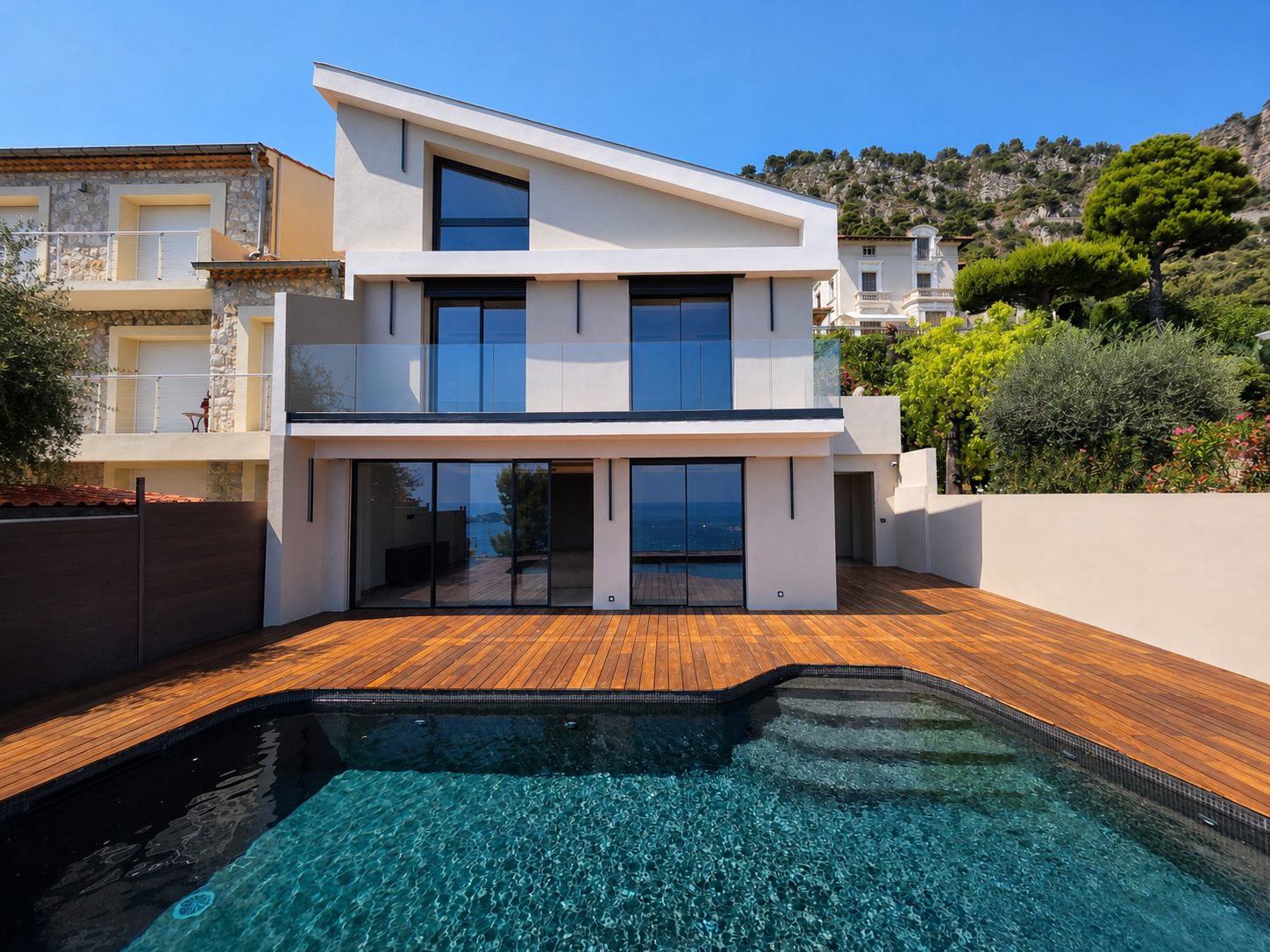 contemporary house 4 Rooms for sale on BEAULIEU SUR MER (06310)