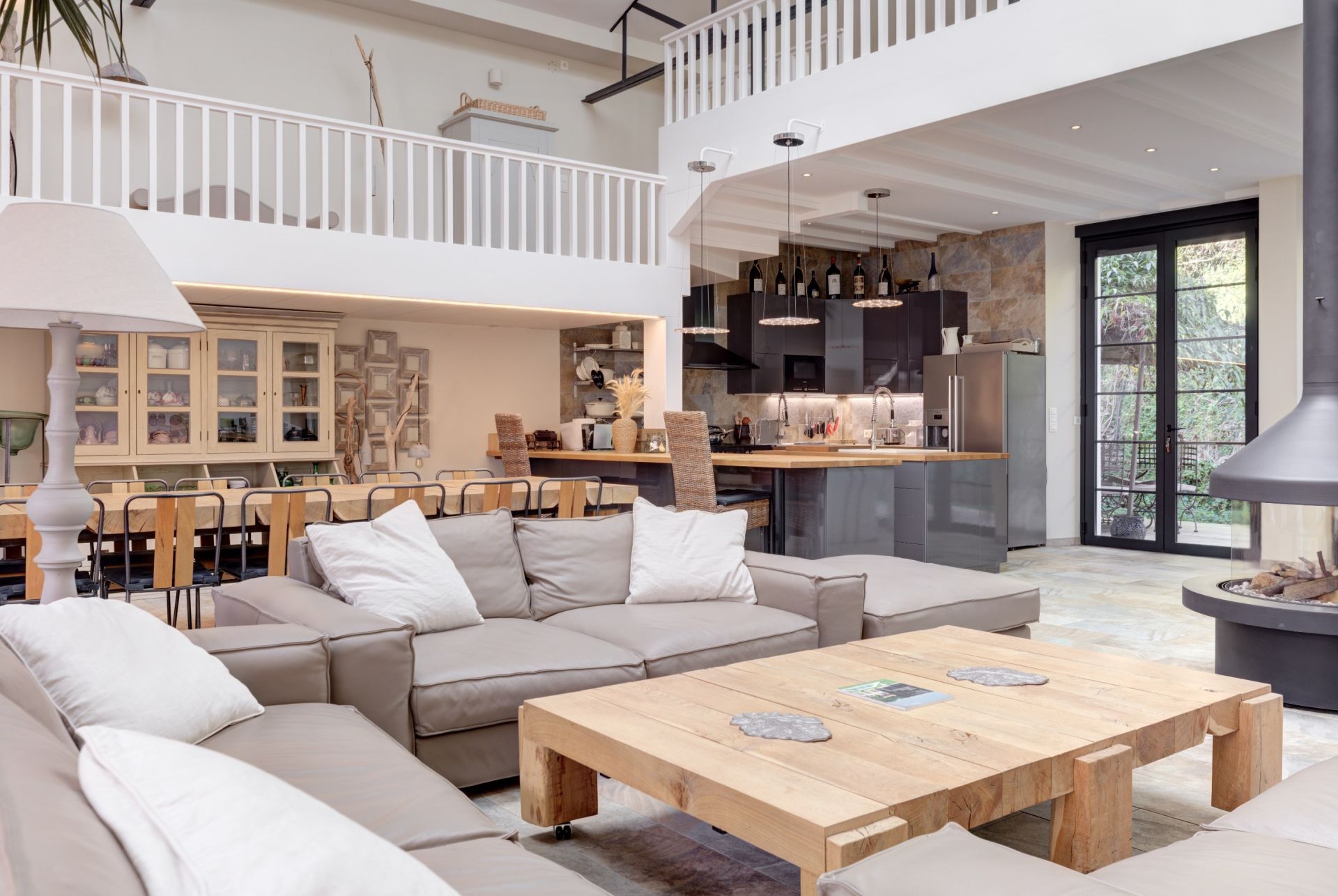 townhouse 7 Rooms for sale on CANNES (06400)