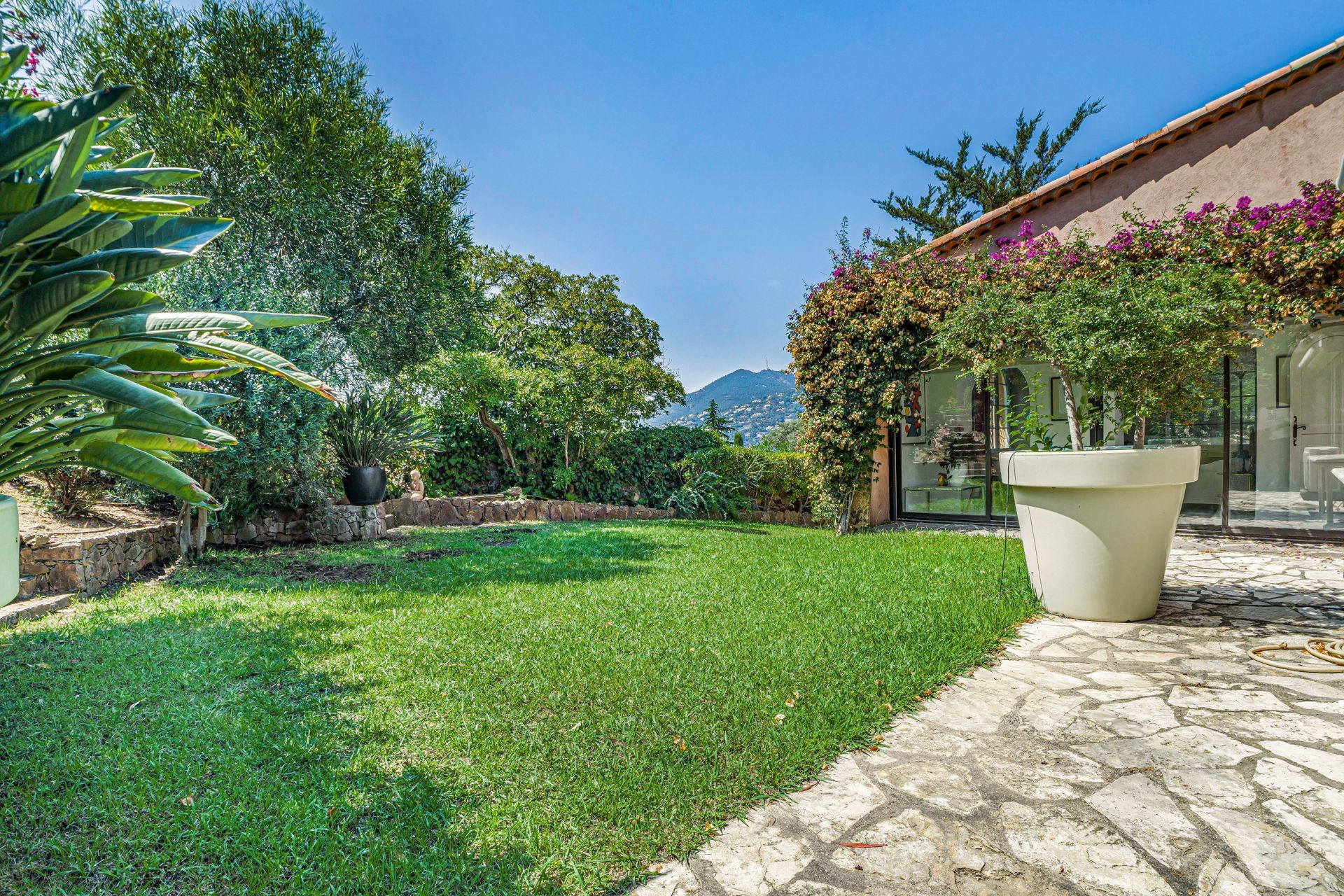 provencal house 7 Rooms for sale on THEOULE SUR MER (06590)