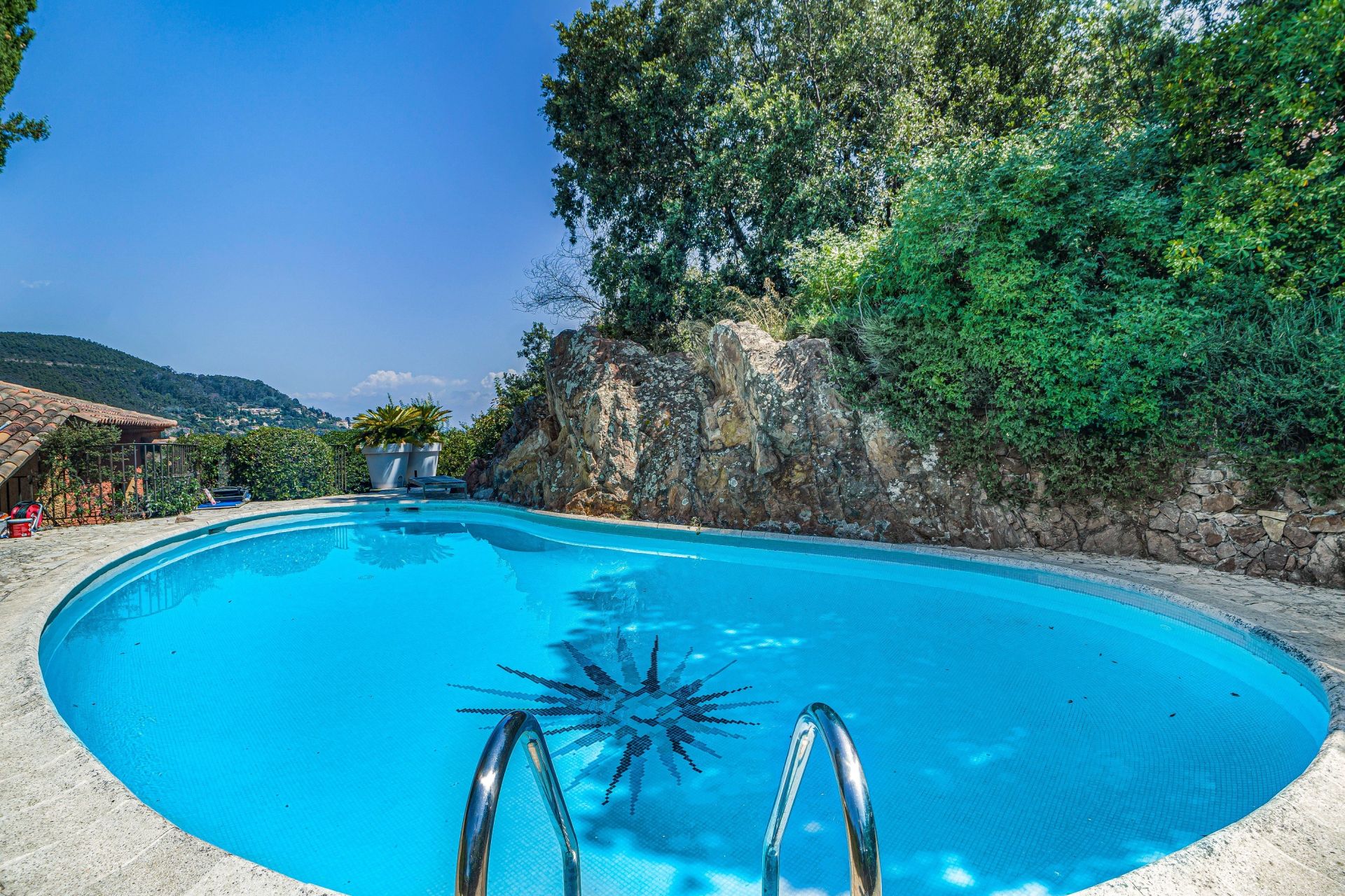 provencal house 7 Rooms for sale on THEOULE SUR MER (06590)
