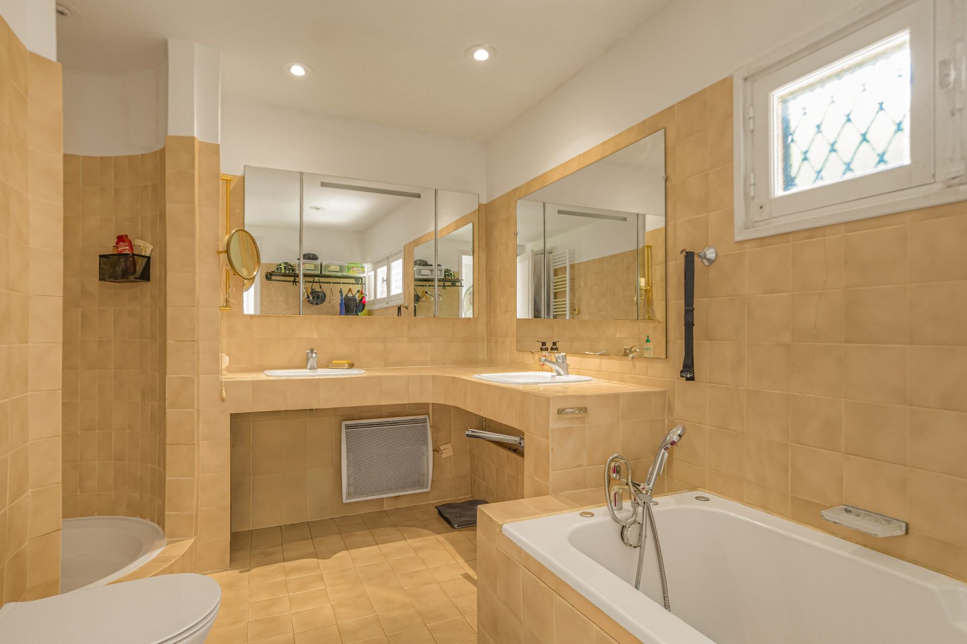 provencal house 7 Rooms for sale on THEOULE SUR MER (06590)