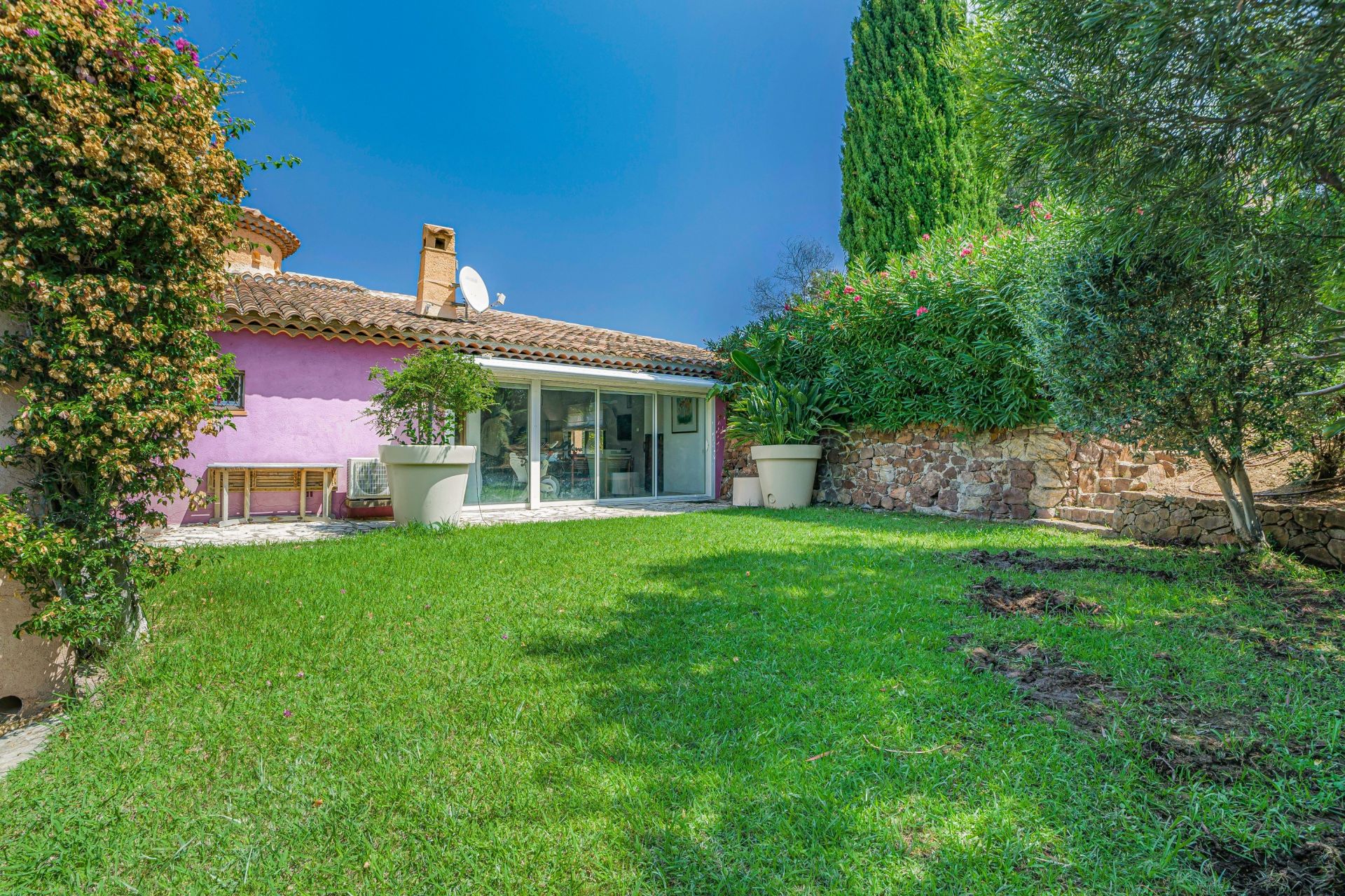 provencal house 7 Rooms for sale on THEOULE SUR MER (06590)