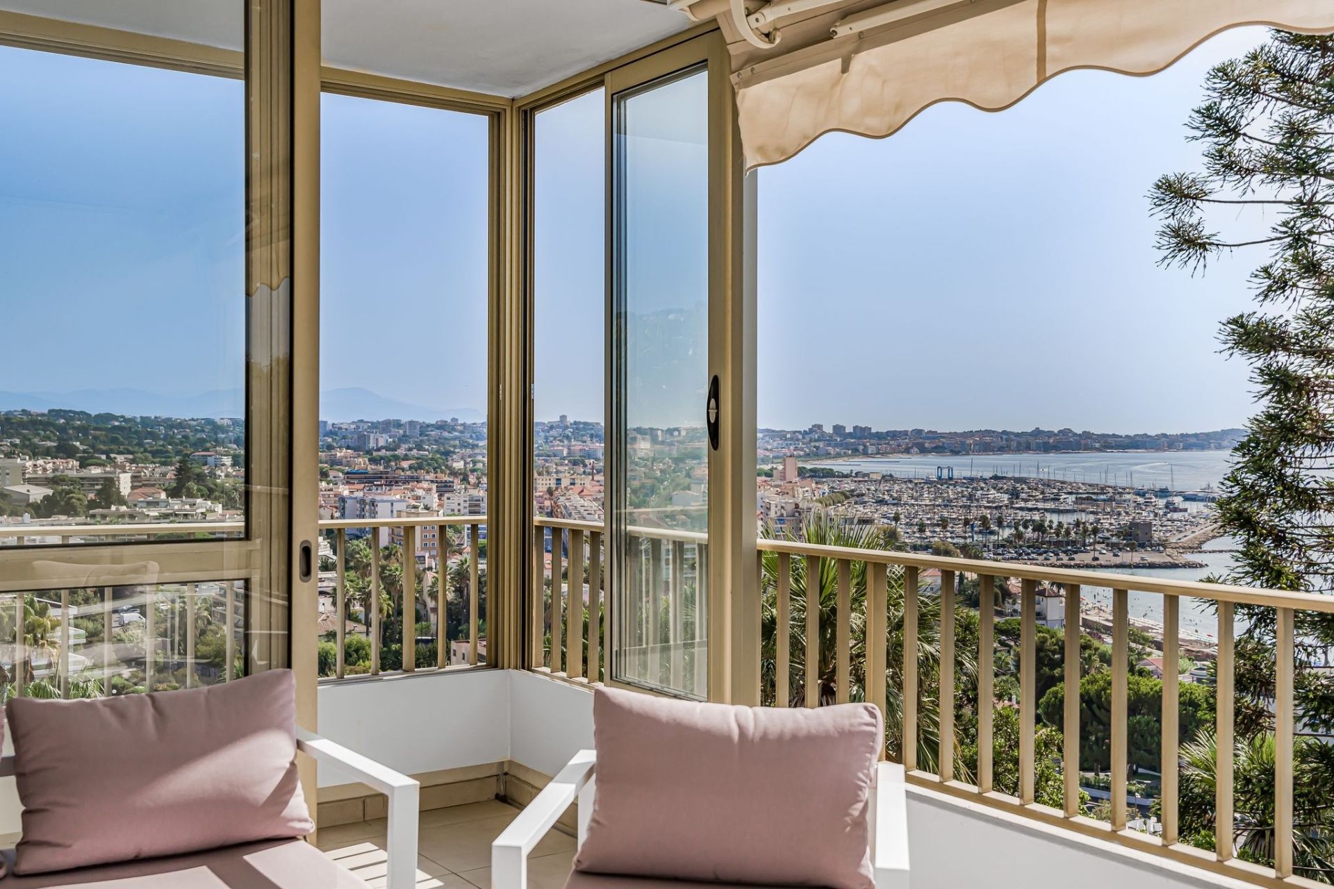 apartment 3 Rooms for sale on LE GOLFE JUAN (06220)