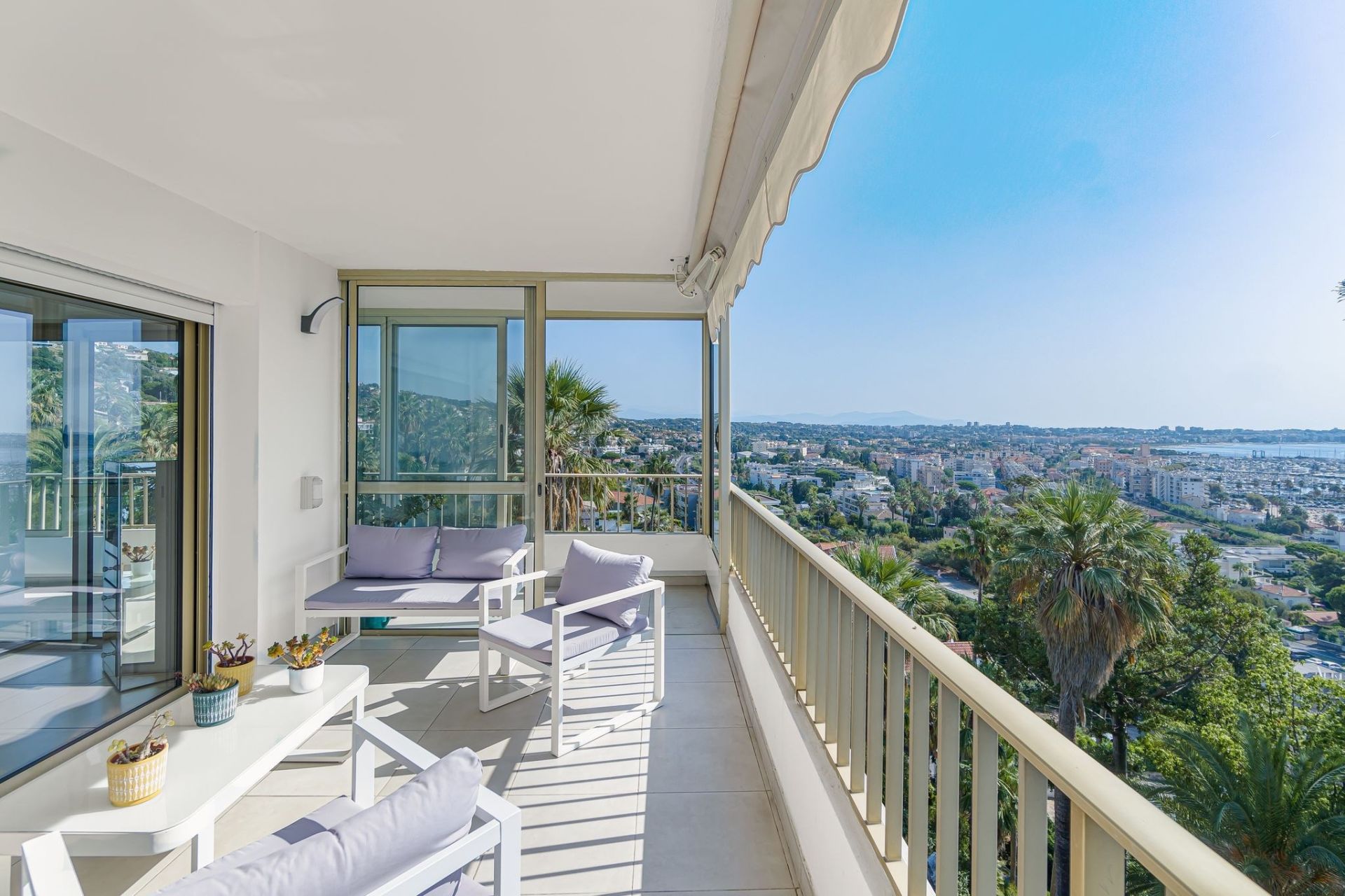 apartment 3 Rooms for sale on LE GOLFE JUAN (06220)