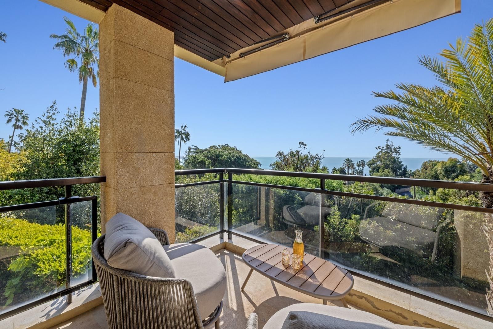 apartment 3 Rooms for sale on VALLAURIS (06220)