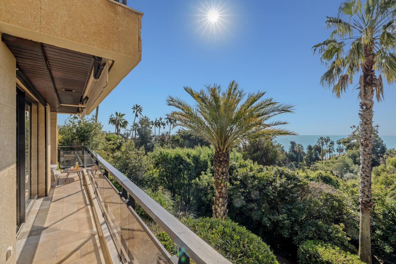 apartment 3 Rooms for sale on VALLAURIS (06220)