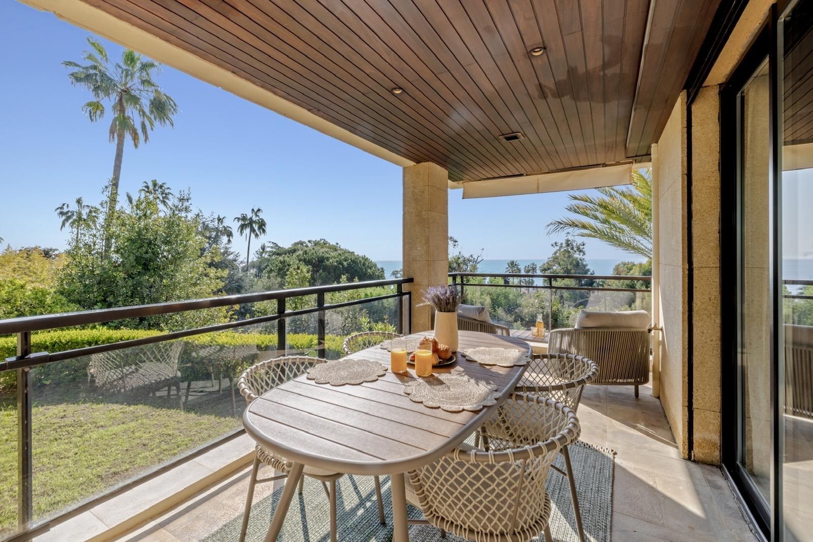 apartment 3 Rooms for sale on VALLAURIS (06220)