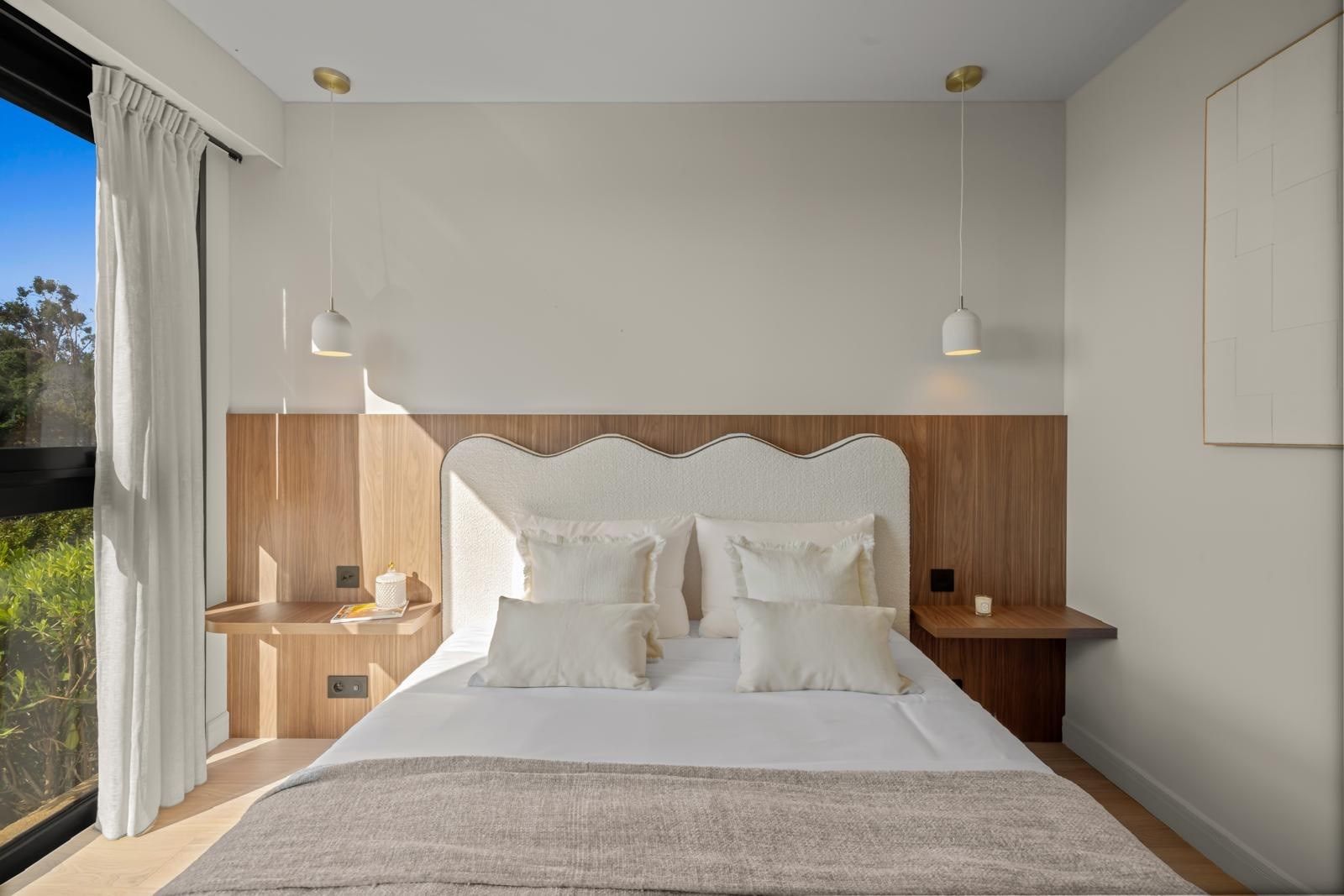 apartment 3 Rooms for sale on VALLAURIS (06220)