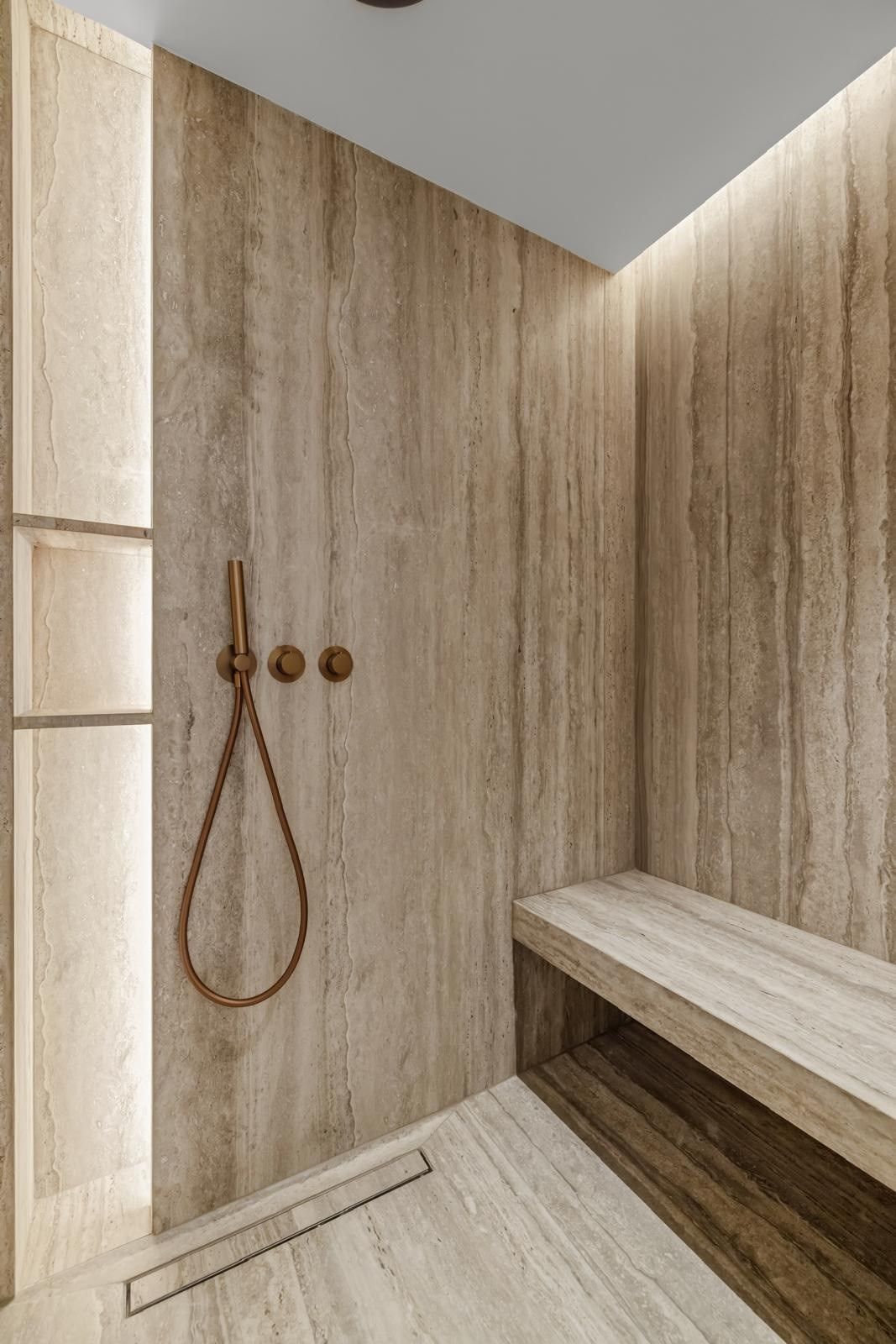 apartment 3 Rooms for sale on VALLAURIS (06220)