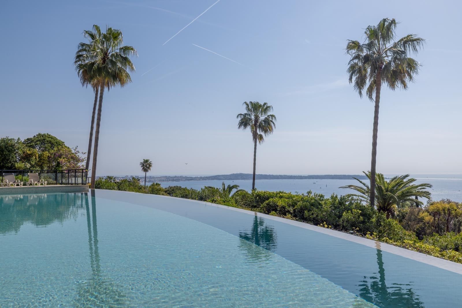 apartment 3 Rooms for sale on VALLAURIS (06220)