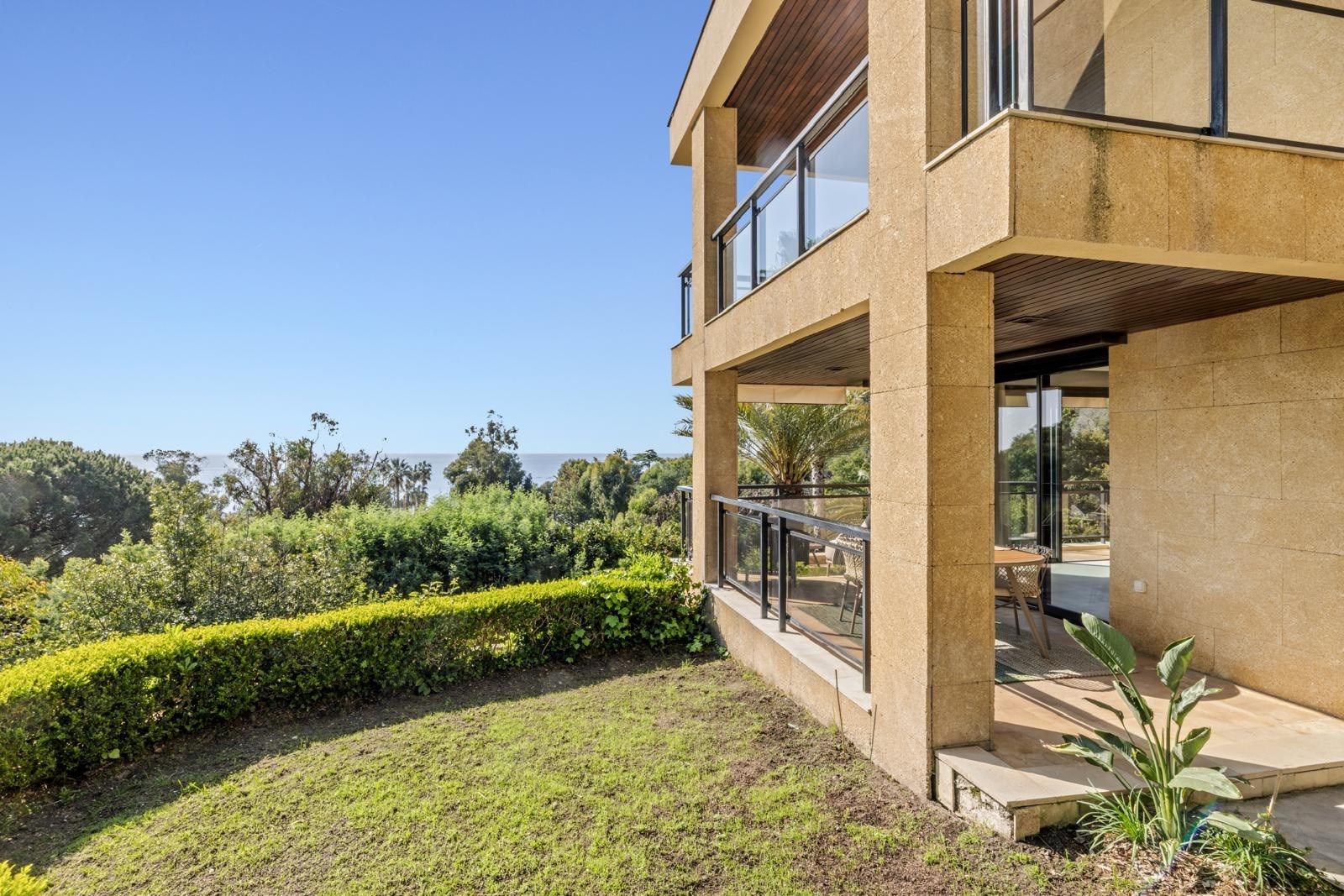 apartment 3 Rooms for sale on VALLAURIS (06220)